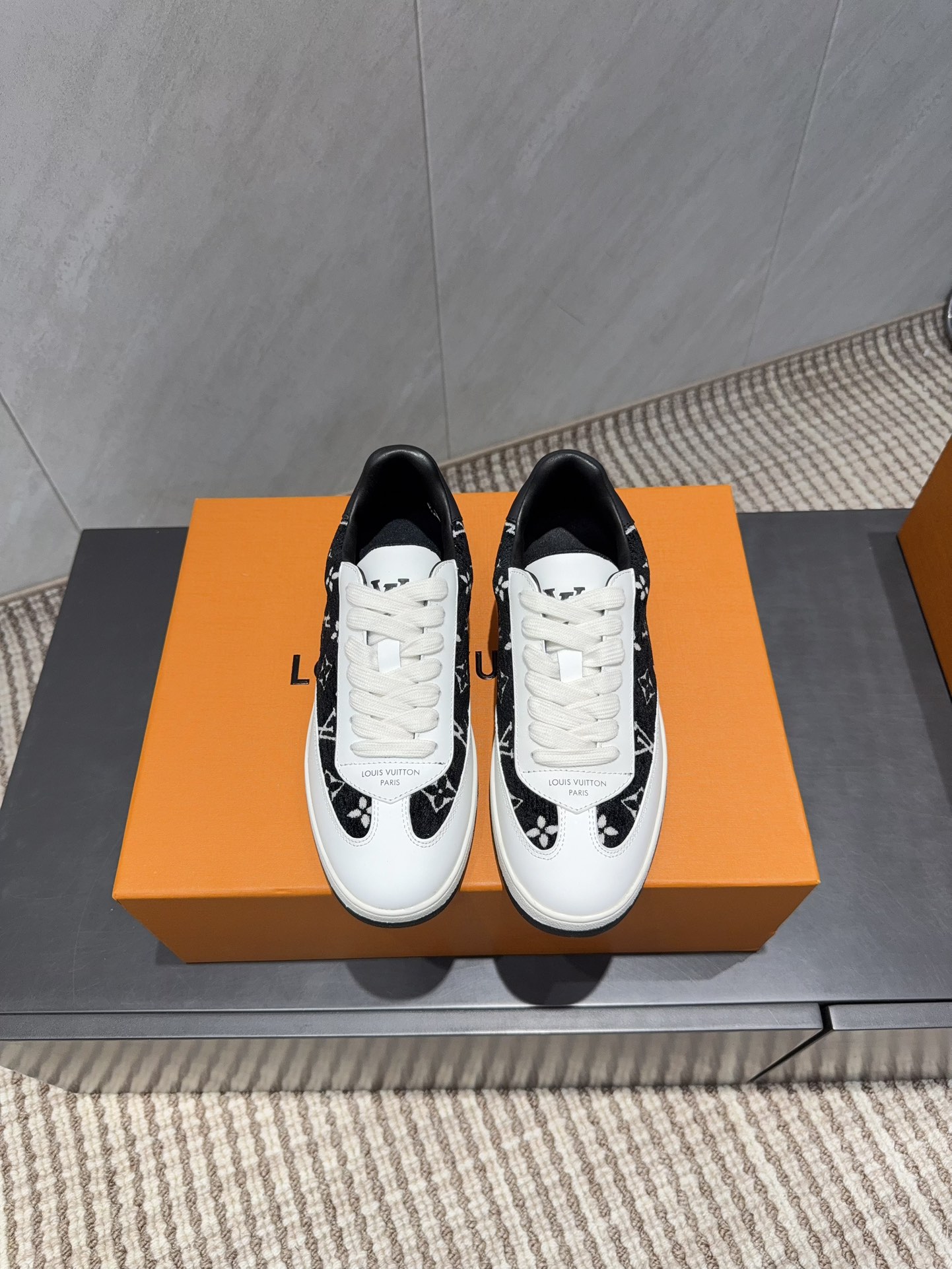 NO:628497,: 'Top Exclusive First Release' [Round toe color-blocked casual shoes] LV 25 autumn and winter first release is really a new style, sisters, it looks so good on your feet. Buy the original version at the counter and develop it one to one. All details, materials, quality are the same as those at the counter, and you will get the latest luxurious packaging... Fabric: Original custom cowhide Lining: Original custom cowhide Foot: Original custom cowhide Outsole: Original molded TPU molded sole Packaging: Original latest packaging  Size: 35-39 (40.41. Customization is non-refundable) Color: Official website updated simultaneously, casual shoes/sports shoes, louis vuitton, sneakers, cowhide19860909:《顶级独家首发》【圆头拼色休闲鞋】 LV 25秋冬首发真的又是新一款王炸新款,姐妹们,上脚太好看啦专柜购买原版一比一开发,所有细节,材料,品质,跟专柜无区别,再送豪华最新大包装…… 面料:原版定制牛皮 内里:原版定制牛皮 垫脚:原版定制牛皮 大底:原版开模TPU成型底 包装:原版最新包装 码数:35-39（40.41.定制不退换） 颜色:官网同步更新,休闲鞋/运动鞋,louis vuitton,sneakers,cowhide,Women's Shoes