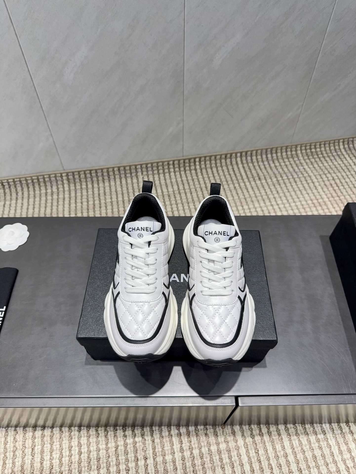 NO:630073,: 'Exclusive top version' Xiaoxiang C's 2025 vs early autumn hot casual series... [Thick-soled color-blocking casual shoes] Fairy style, the latest color-blocking shoes are amazing, irresistible, the latest biscuit shoes are currently super popular colorful casual shoes, the Internet celebrity Xiaohongshu is crazy about them, and is on sale. The silly and cute style has a bit of a retro flavor!  Special shape, very recognizable, slim and long legs, absolutely powerful, very comfortable to wear, good appearance, comfortable, and heightening. I must recommend it to everyone. The main feature of this year's series, minimalist style... Fabric: Original customized cowhide electric embroidery process. Lining: Original customized breathable mesh. Foot: Original customized injection molding pad. Outsole: Original open-mold two-color molded sole. Number of yards: 35-39 (40.41. Customization is not returnable)  Packaging: original full set of packaging Color: official website updated simultaneously, casual shoes/sports shoes, chanel, sneakers, cowhide19860909:《独家顶级版本》 小香C家2025vs早秋火爆休闲系列…【厚底拼色休闲鞋】  仙女款,最新的拼色绝了,无法抗拒,最新饼干鞋目前超级流行的彩色休闲鞋,网红明星小红书狂追热推 发售蠢萌可爱的造型带了点复古味！ 造型特殊,很有辨识度, 显瘦显腿长,绝对实力派,穿上也很舒服,高颜值 舒适,增高 一定要推荐给大家,今年系列的主打, 极简的风格…… 面料:原版定制牛皮电绣工艺 内里:原版定制透气网 垫脚:原版定制注塑成型垫 大底:原版开模双色成型底 码数:35-39（40.41.定制不退换） 包装:原版全套包装 颜色:官网同步更新,休闲鞋/运动鞋,chanel,sneakers,cowhide,Women's Shoes