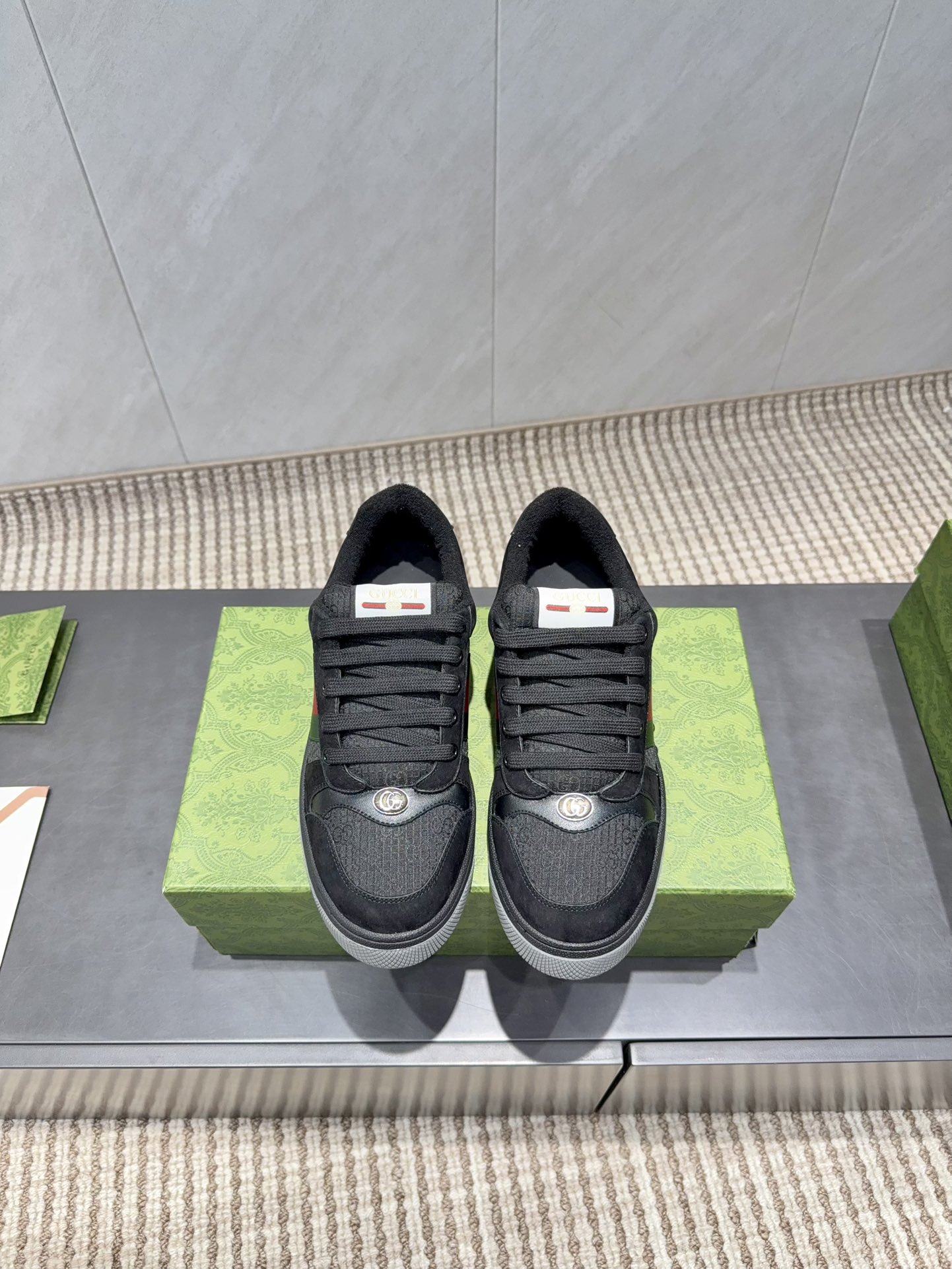 NO:630063,Men's code 'Exclusive top version' [Men's color-blocked dirty shoes] G family Gucci dirty shoes full series upgrade, long-term production GG Gucci series of old casual dirty shoes catwalk style ZP developed pure original version... metal double G crystal cylindrical mark... Gucc original pattern ribbon... upper color rubbed cowhide frosted splicing classic double G cloth Fabric: Customized cowhide custom original letter fabric full oil edge sealing process Inner: Customized original terry cloth, delicate, soft, more comfortable and breathable  Feet: Integrated cowhide latex injection molding, private mold stamping Outsole: Original open-mold two-color TPU outsole (lower layer is wider, upper layer is narrower) Packing: Original airplane box packaging Number of yards: 39-44 (Male 38.45. Customized and non-returnable) Color: Official website updated simultaneously, casual shoes/sports shoes, gucci, gucci, gucci, sneakers, cowhide19860909男码《独家顶级版本》【男款拼色小脏鞋】 G家古驰小脏鞋全系列升级 长期做货 GG古奇系列做旧休闲小脏鞋走秀款 ZP开发纯原版本……金属双G水晶圆柱形标……Gucc原版纹织带……鞋面擦色牛皮磨砂拼接经典双G布 面料:定制牛皮定制原版字母布料全油边封口工艺 内里:定制原版毛巾布里,细腻柔软更舒适透气 垫脚:牛皮乳胶注塑一体,私模钢印  大底:原版开模双色TPU大底(下层宽,上层窄) 包装:原版飞机盒包装 码数:39-44（男38.45.定制不退换） 颜色:官网同步更新,休闲鞋/运动鞋,gucci,gucci,gucci,sneakers,cowhide,Women's Shoes