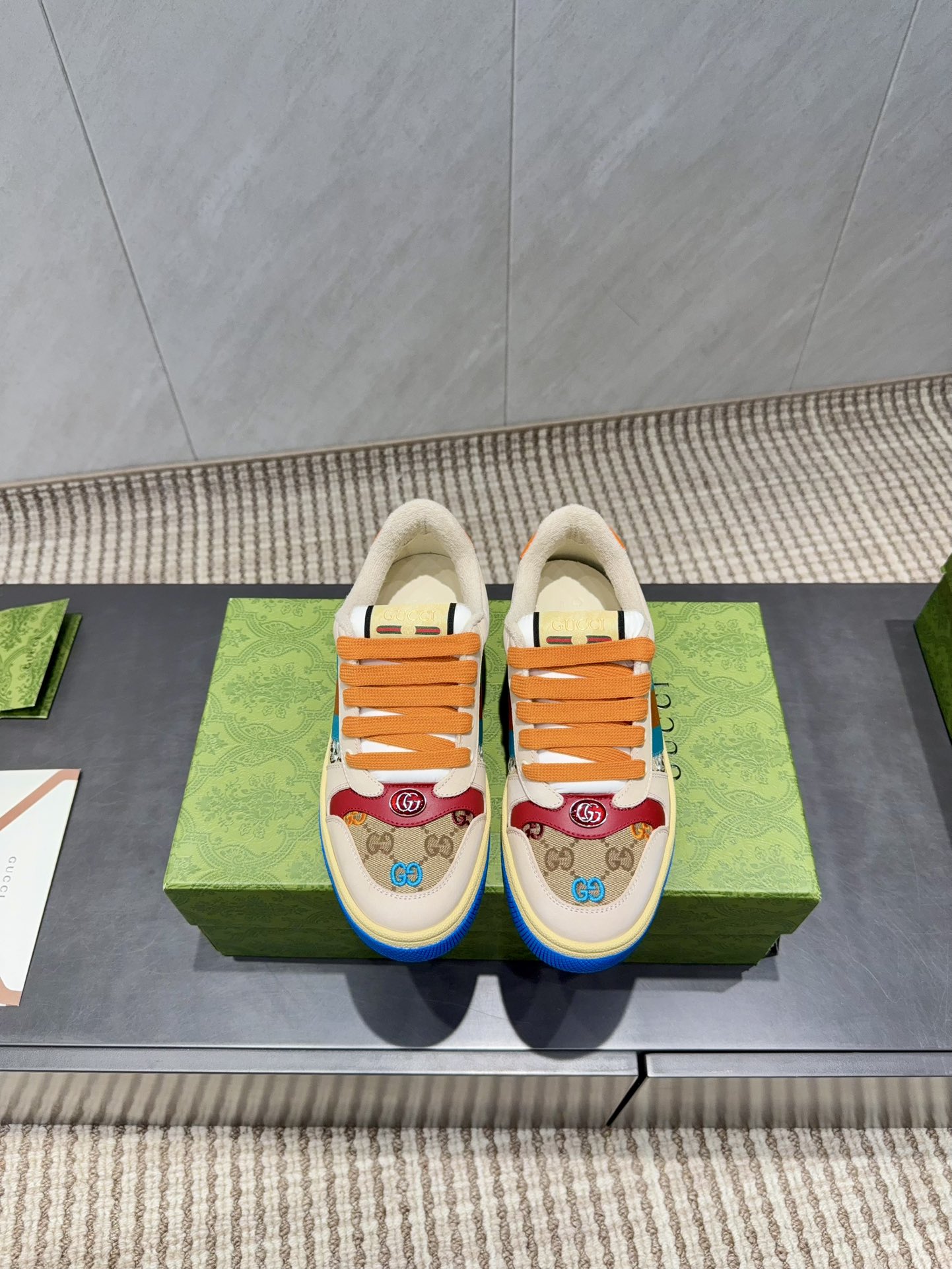 NO:630068,Couple Embroidery 'Exclusive Top Version' [Color-blocked Dirty Shoes for Couples] G family Gucci dirty shoes full series upgrade, long-term production GG Gucci series old casual dirty shoes catwalk style ZP developed pure original version... Metal double G crystal cylindrical mark... Gucc original pattern ribbon... Upper color rubbed cowhide frosted splicing classic double G cloth Fabric: Customized cowhide custom letter cloth embroidery process Inner: Customized original terry cloth, delicate, soft, more comfortable and breathable  Feet: Integrated cowhide latex injection molding, private mold stamping Outsole: Original open-mold two-color TPU outsole (lower layer is wider, upper layer is narrower) Packaging: Original airplane box packaging Code number: 35-44 (female 41. Male 38.45. Customized and non-returnable) Color: Official website updated simultaneously, casual shoes/sports shoes, gucci, gucci, gucci, sneakers, cowhide19860909情侣刺绣《独家顶级版本》【情侣拼色小脏鞋】 G家古驰小脏鞋全系列升级 长期做货 GG古奇系列做旧休闲小脏鞋走秀款 ZP开发纯原版本……金属双G水晶圆柱形标……Gucc原版纹织带……鞋面擦色牛皮磨砂拼接经典双G布 面料:定制牛皮定制字母布料刺绣工艺 内里:定制原版毛巾布里,细腻柔软更舒适透气 垫脚:牛皮乳胶注塑一体,私模钢印  大底:原版开模双色TPU大底(下层宽,上层窄) 包装:原版飞机盒包装 码数:35-44（女41.男38.45.定制不退换） 颜色:官网同步更新,休闲鞋/运动鞋,gucci,gucci,gucci,sneakers,cowhide,Women's Shoes