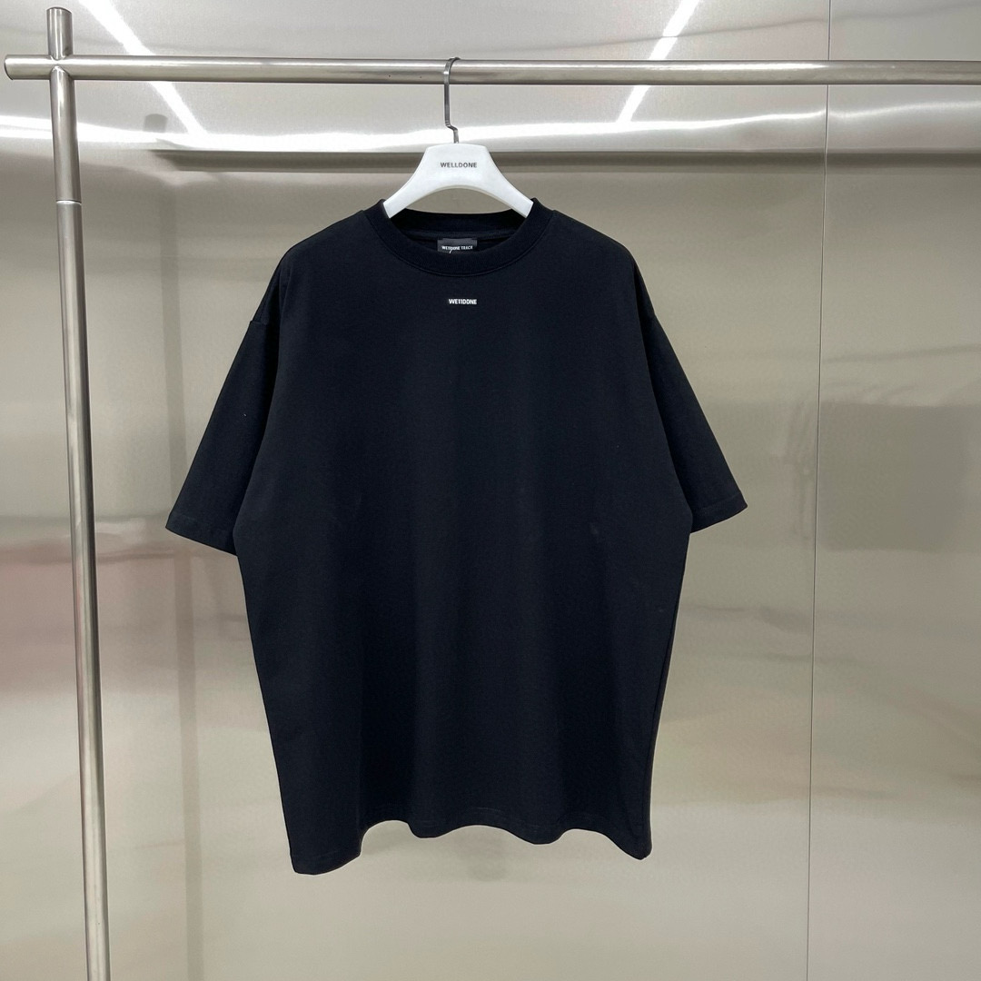 跑量🔥💰70 款号: W149#
WE11DONE 简约字母 宽松圆领短袖T恤男女情侣款
面料:原版定制新疆长绒棉紧密赛络纺纯棉
工艺:走线均是全身三线缝制,后领织带包边延伸到肩部加固,细节井口与肩膀处的衔接处打了倒针,更加无缝衔接。印花采用高端工艺不易开裂,区别市面普通版本
辅料:吊牌洗水主唛,全套定制的YUAN版辅料
颜色:白色、黑色
尺码:S-L
肩宽 胸围 衣长
S 码 54 110 76
M码 57 116 78
L 码 60 122 80