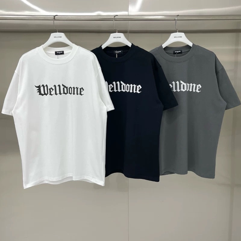 新款💰75 款号: W225#
WE11DONE 哥特风印花 宽松圆领短袖T恤男女情侣款
面料:300g双纱精梳紧密赛络纺重磅纯棉
工艺:走线均是全身三线缝制,后领织带包边延伸到肩部加固,细节井口与肩膀处的衔接处打了倒针,更加无缝衔接。印花采用高端工艺不易开裂,区别市面普通版本
辅料:吊牌洗水主唛,全套定制的YUAN版辅料
颜色:白色、黑色、灰色
尺码:S-L
肩宽 胸围 衣长
S 码 52 112 71
M码 54 118 73
L 码 56 124 75