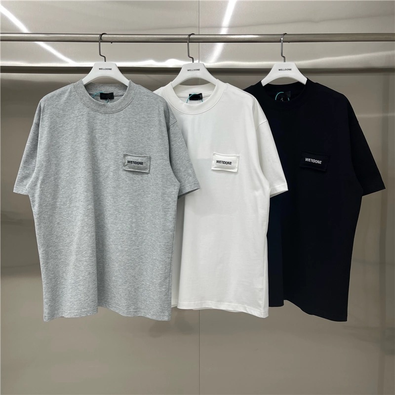 新款💰88 款号: W229#
WE11DONE 小枕头刺绣 宽松圆领短袖T恤男女情侣款
面料:300g双纱精梳紧密赛络纺重磅纯棉
工艺:走线均是全身三线缝制,后领织带包边延伸到肩部加固,细节井口与肩膀处的衔接处打了倒针,更加无缝衔接。印花采用高端工艺不易开裂,区别市面普通版本。
辅料:吊牌洗水主唛,全套定制的YUAN版辅料
颜色:灰色、白色、黑色
尺码:S-L
肩宽 胸围 衣长
S 码 53 120 72
M码 54 124 74
L 码 55 128 76
