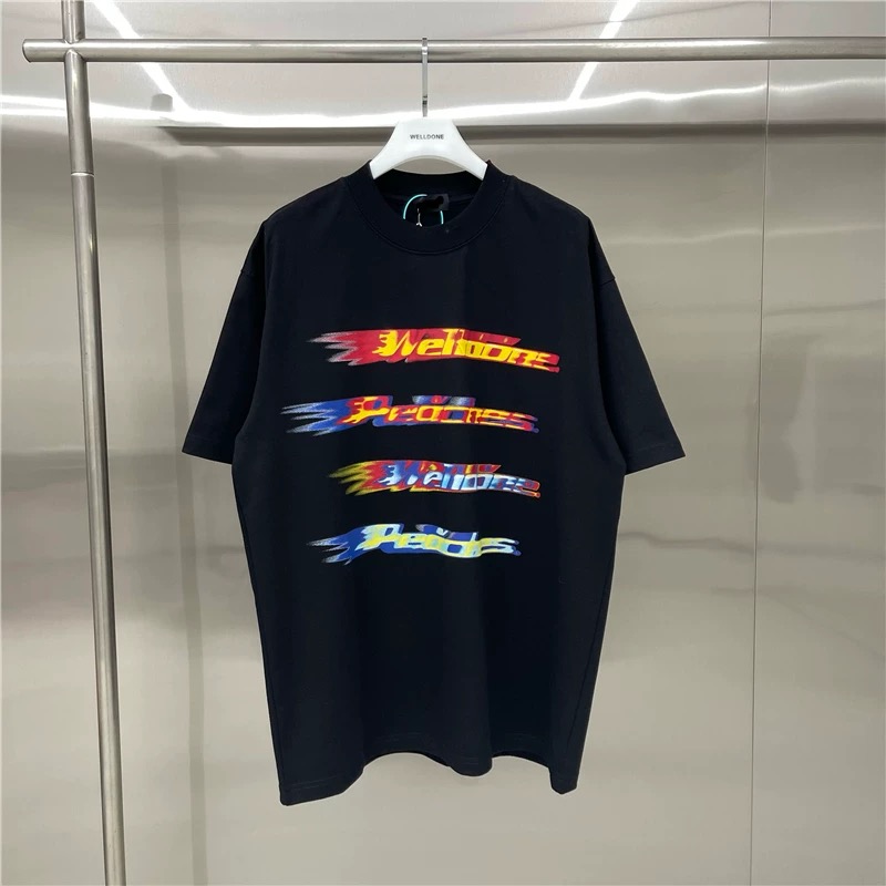 新款💰78 款号: W228#
WE11DONE 撞色字母弹幕 宽松圆领短袖T恤男女情侣款
面料:300g双纱精梳紧密赛络纺重磅纯棉
工艺:走线均是全身三线缝制,后领织带包边延伸到肩部加固,细节井口与肩膀处的衔接处打了倒针,更加无缝衔接。印花采用高端工艺不易开裂,区别市面普通版本
辅料:吊牌洗水主唛,全套定制的YUAN版辅料
颜色:白色、黑色
尺码:S-L
肩宽 胸围 衣长
S 码 52 112 71
M码 54 118 73
L 码 56 124 75