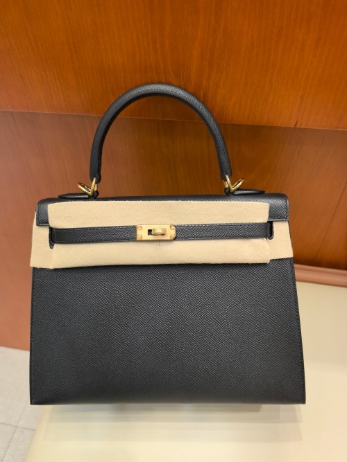 Hermès Kelly 25 Black Leather Handbag with Gold Hardware 1 Hermès Kelly 25 Black Leather Handbag with Gold Hardware