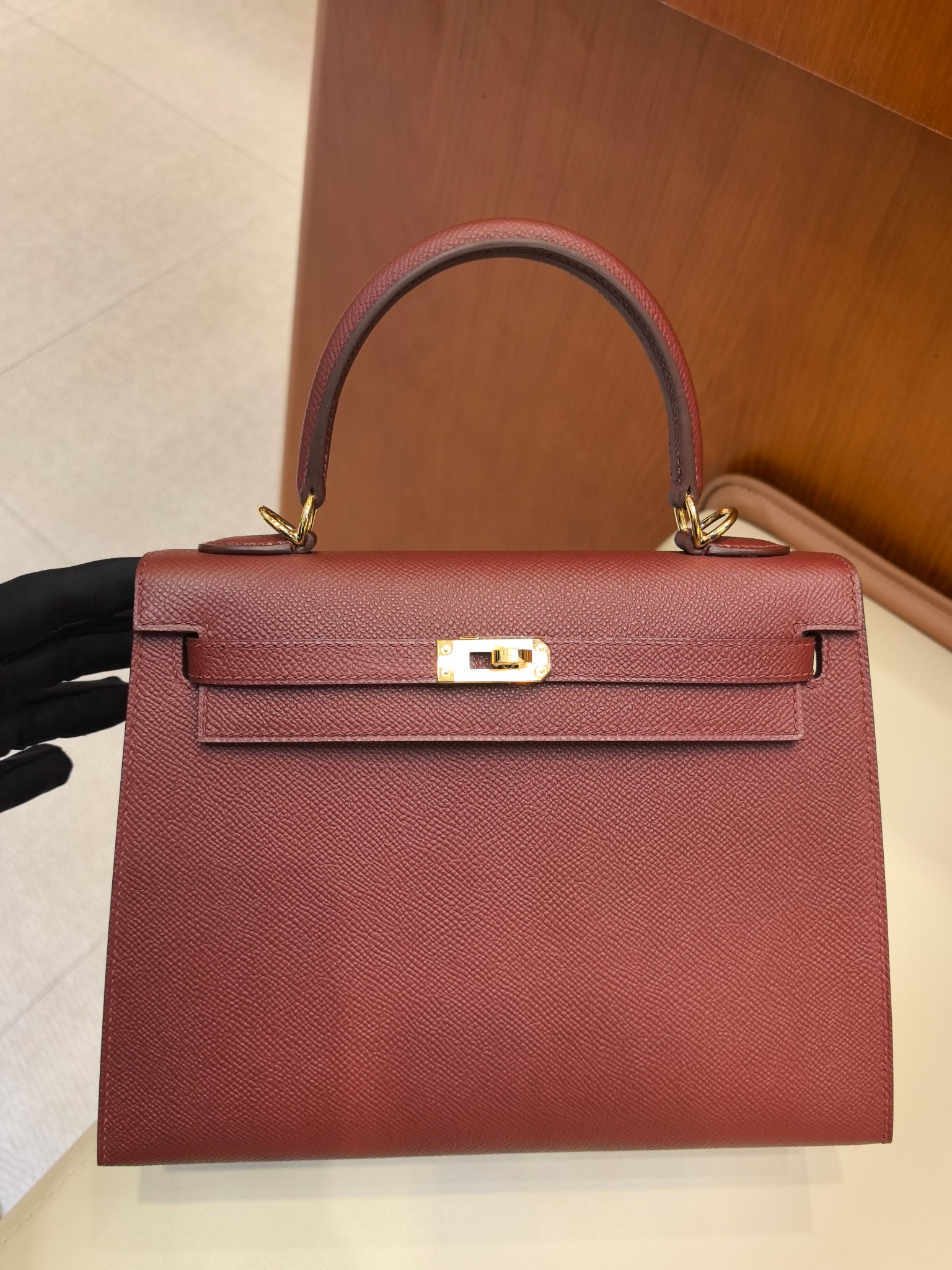 Hermès Kelly 25 Red Epsom Leather Gold Hardware Handbag