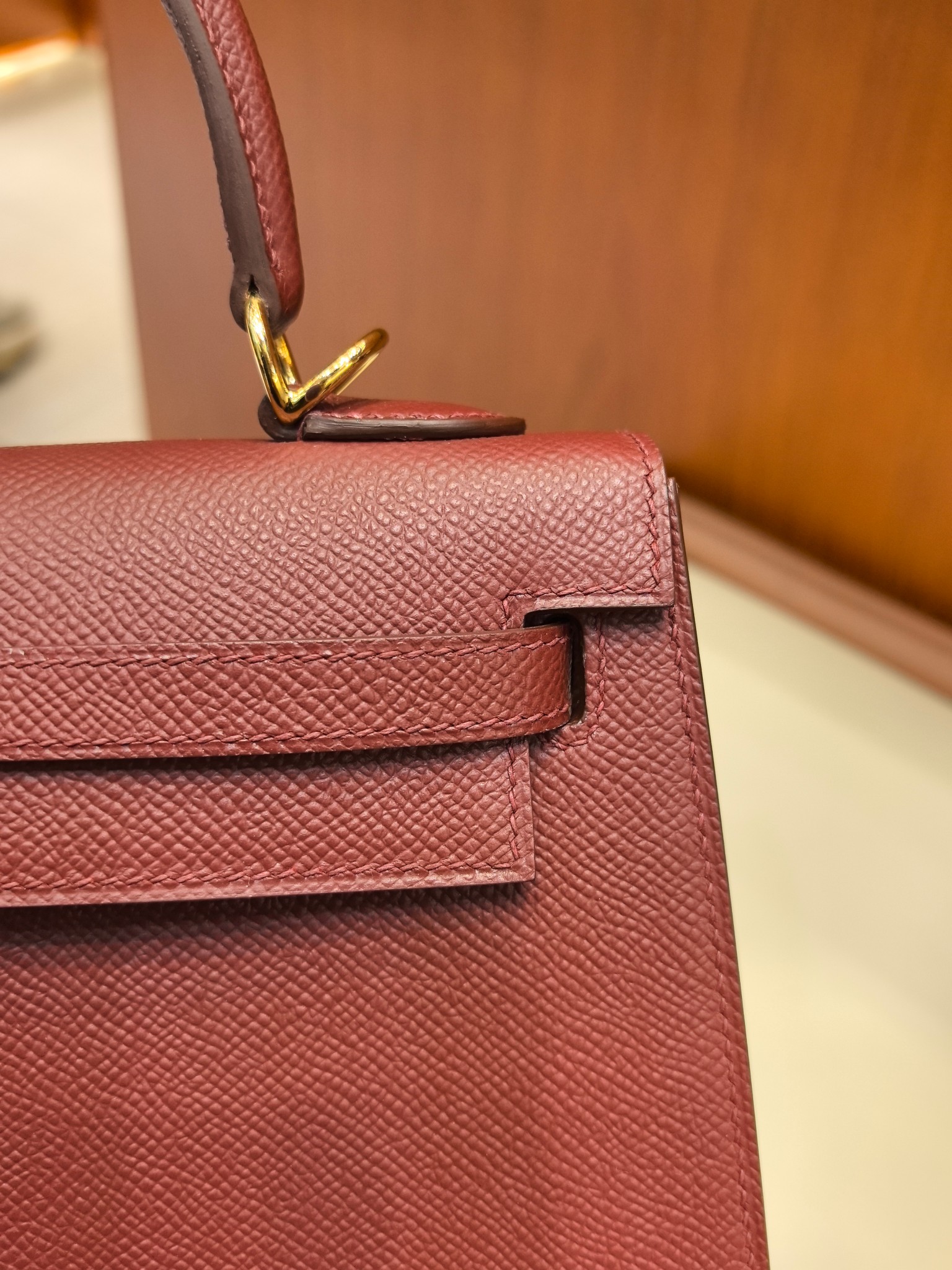 Hermès Kelly 25 Red Epsom Leather Gold Hardware Handbag 4 a1742885170528 6231