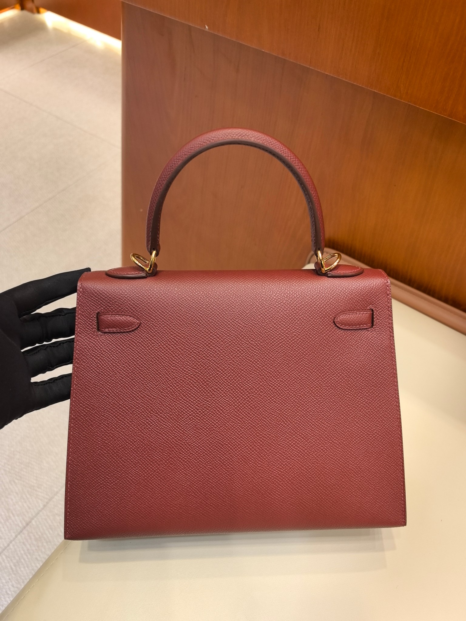 Hermès Kelly 25 Red Epsom Leather Gold Hardware Handbag 3 a1742885170550 1361