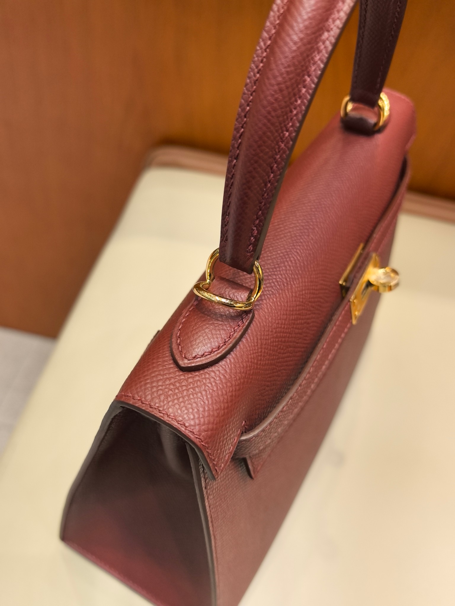Hermès Kelly 25 Red Epsom Leather Gold Hardware Handbag 7 a1742885173265 7065
