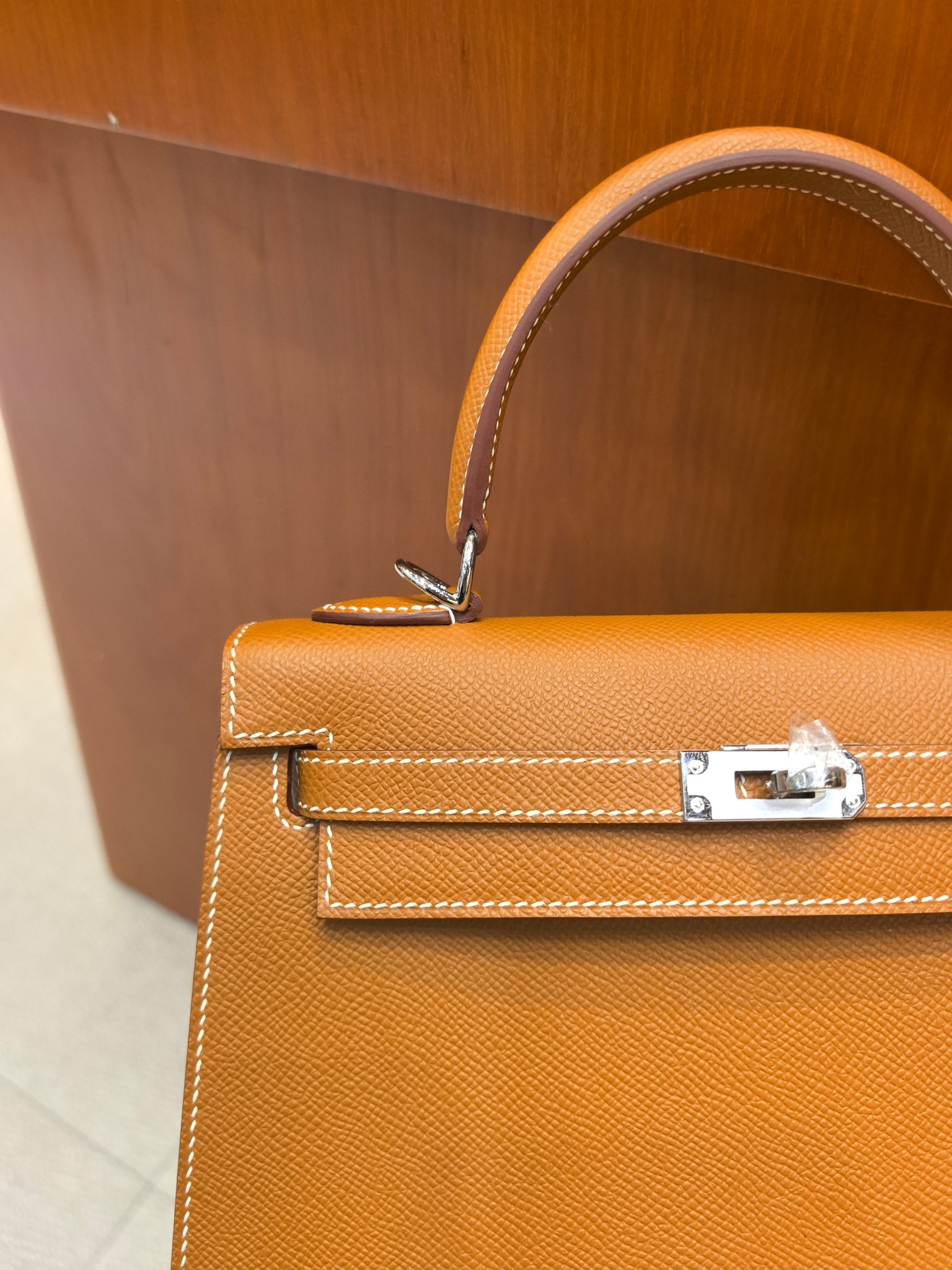 Hermès Kelly 25cm Epsom Leather Handbag Gold Brown with Silver Hardware 4 a1742886847777 6571