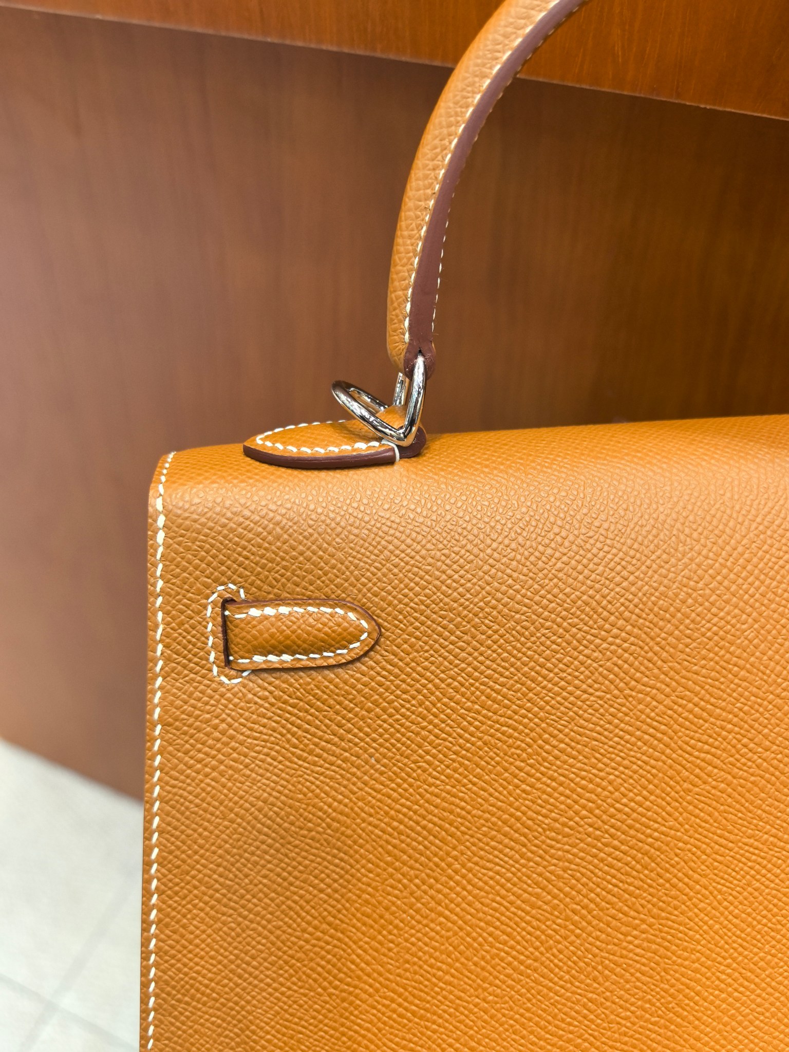 Hermès Kelly 25cm Epsom Leather Handbag Gold Brown with Silver Hardware 5 a1742886847859 3538