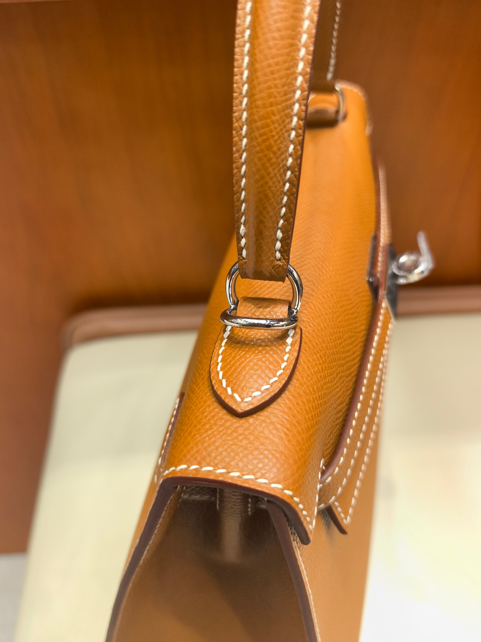 Hermès Kelly 25cm Epsom Leather Handbag Gold Brown with Silver Hardware 7 a1742886851623 1147
