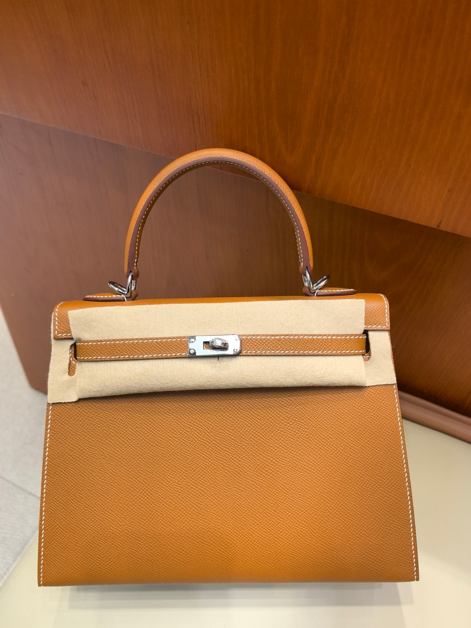 Hermès Kelly 25cm Epsom Leather Handbag Gold Brown with Silver Hardware 9 a1742886851643 3615