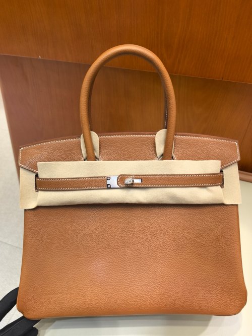 Elegant Leather Top Handle Bag, Timeless Design, Perfect for Any Occasion