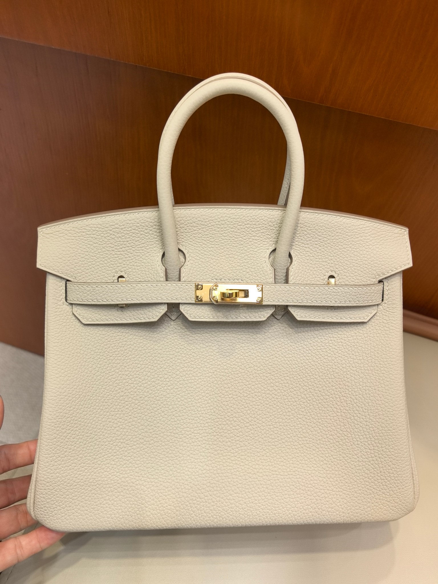 Élégant Sac à Main Birkin 25cm en Cuir Togo Blanc Lait avec Fermoir Doré