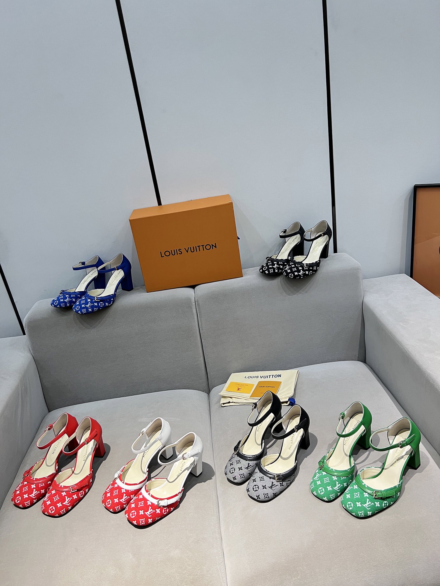 NO:258718,Spot fabric cowhide   special fabric for counter Inner sheepskin footrest sheepskin heel height 8cm outsole genuine leather outsole size 34-42, high heels, cowhide, sheepskin, Leather soles19860909现货面料 牛皮＋专柜专用布面 内里 羊皮 垫脚 羊皮 跟高 8cm 大底 真皮大底 码数34-42,高跟鞋,high heels,cowhide,sheepskin,Leather soles,Women's Shoes