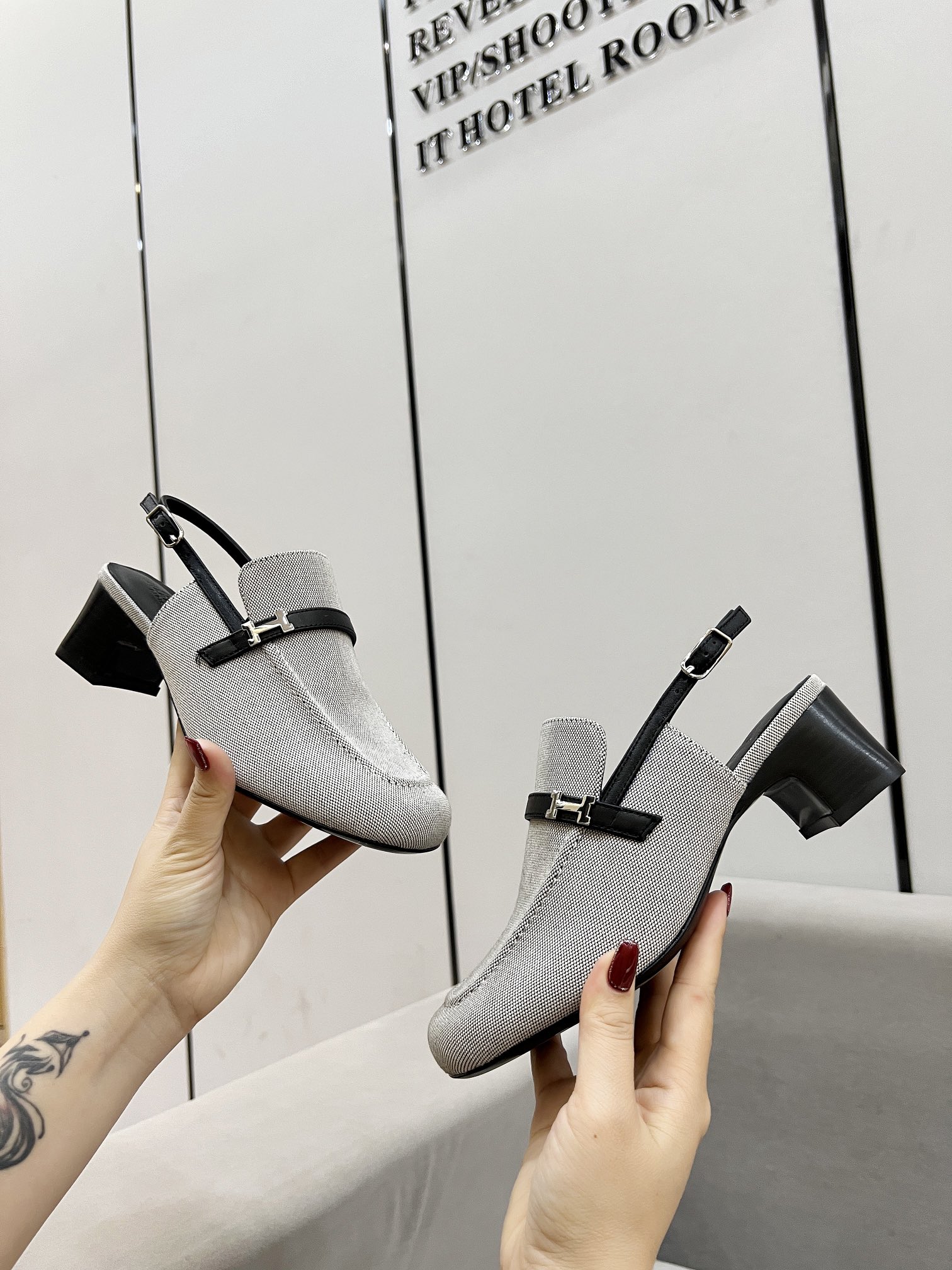 NO:173397,Hermes leather top version!  Original development, upper counter fabric, inner sheepskin lining, sheepskin foot pad, outsole, Italian leather outsole, size 34-42 notes 34 41 42 size custom made, non-return and exchange, heel height 5cm, packaging configuration original packaging!  , semi-slide sandals, hermes, sandals, sheepskin, Leather soles19860909爱马仕真皮大底顶级版本！原版开发 鞋面专柜布面 内里 羊皮里 羊皮垫脚垫 大底意大利真皮大底 码数34-42注34 41 42码定做 不退换 跟高5cm 包装配置原版包装！,半拖凉鞋,hermes,sandals,sheepskin,Leather soles,Women's Shoes