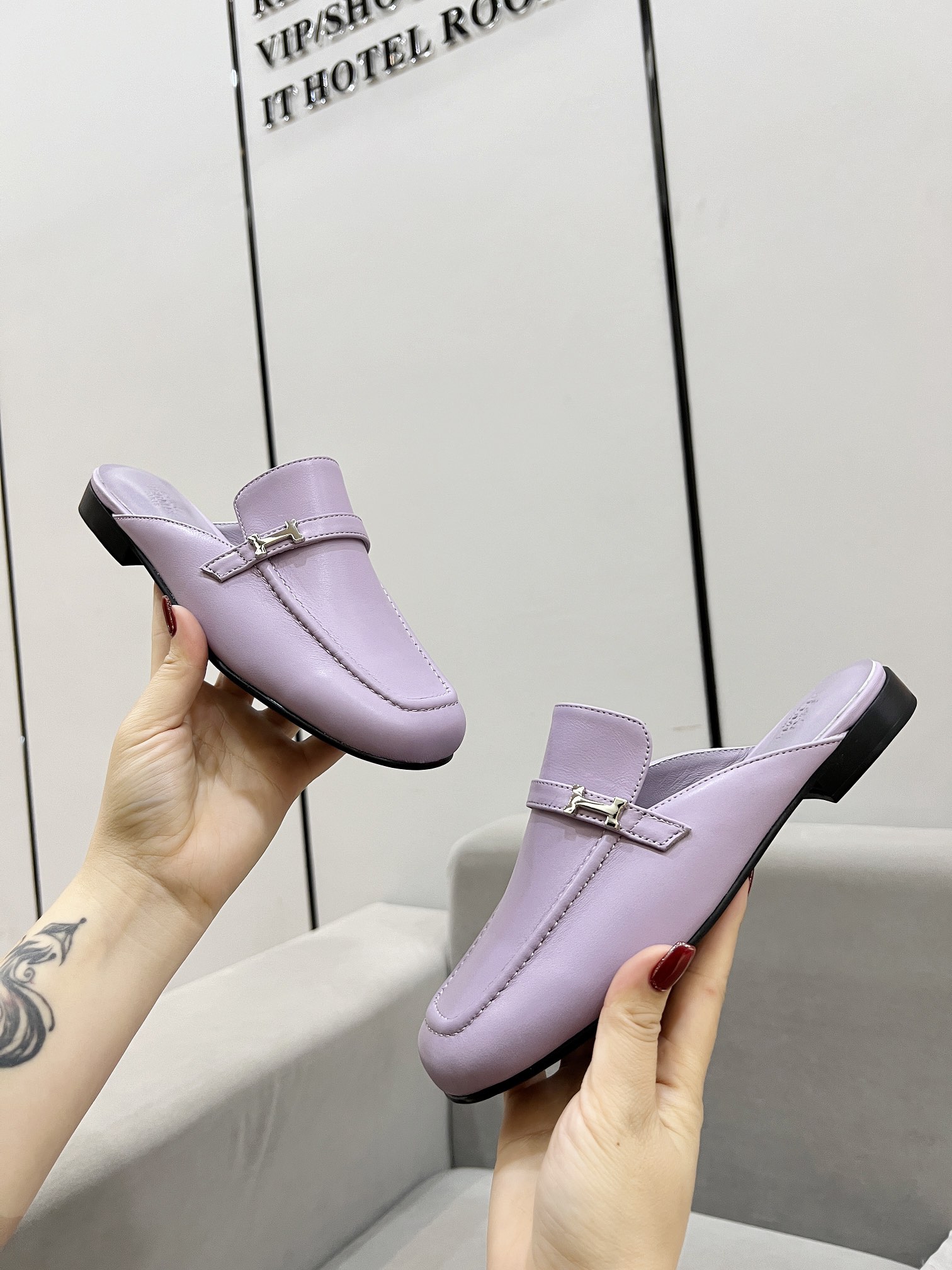 NO:173406,Hermes leather top version!  Original development Upper sheepskin inner sheepskin lining sheepskin foot pad outsole Italian leather outsole size 34-42 Note 34 41 Customized size 42 No return and exchange Packaging configuration original packaging!  , semi-slide sandals, hermes, sandals, sheepskin, Leather soles19860909爱马仕真皮大底顶级版本！原版开发 鞋面羊皮 内里 羊皮里 羊皮垫脚垫 大底意大利真皮大底 码数34-42 注34 41 42码定做 不退换 包装配置原版包装！,半拖凉鞋,hermes,sandals,sheepskin,Leather soles,Women's Shoes