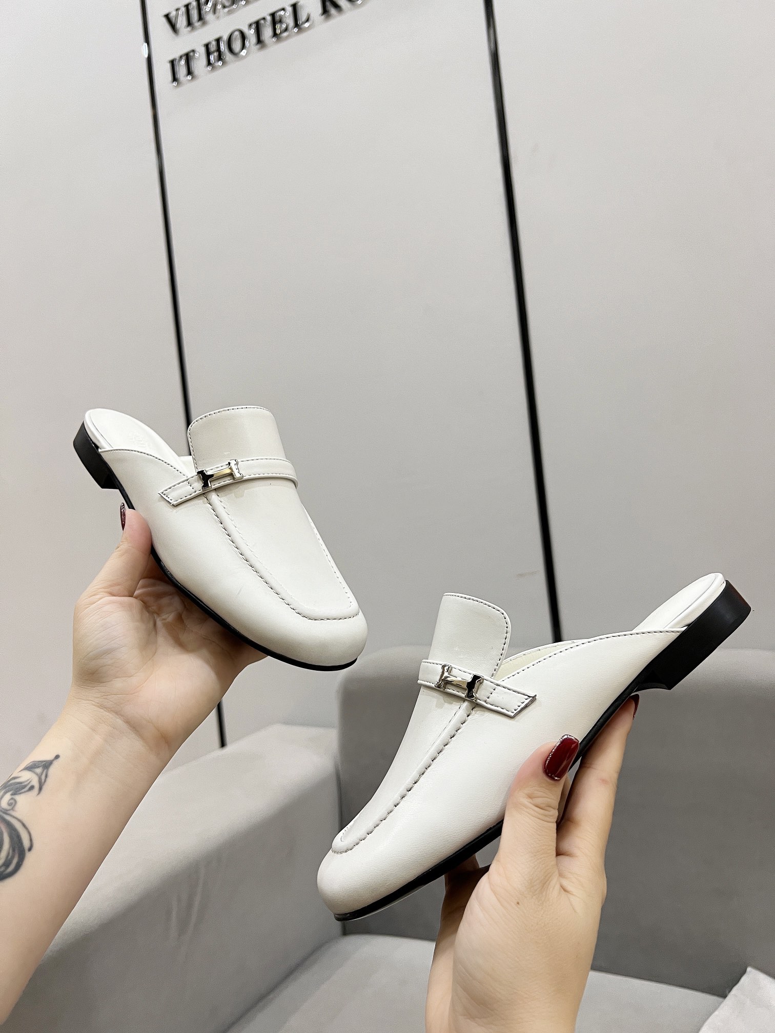 NO:173403,Hermes leather top version!  Original development, upper sheepskin inner sheepskin lining sheepskin foot pad outsole Italian leather outsole size 34-42 notes 34 41 42 size customization, no return and exchange packaging configuration original packaging!  , semi-slide sandals, hermes, sandals, sheepskin, Leather soles19860909爱马仕真皮大底顶级版本！原版开发 鞋面羊皮 内里 羊皮里 羊皮垫脚垫 大底意大利真皮大底 码数34-42注34 41 42码定做 不退换 包装配置原版包装！,半拖凉鞋,hermes,sandals,sheepskin,Leather soles,Women's Shoes