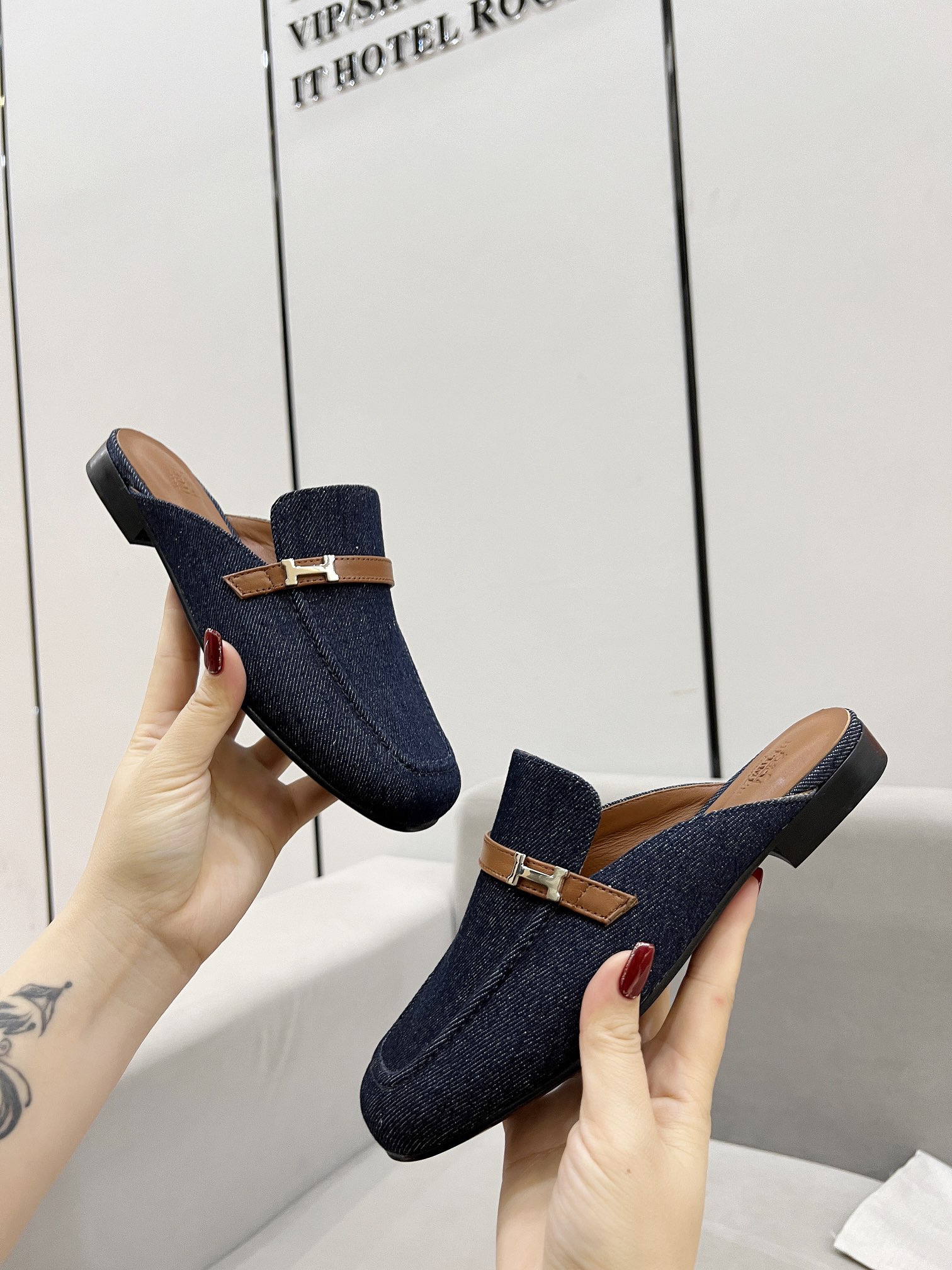 NO:173412,Hermes leather top version!  Original development, upper counter cloth, inner sheepskin lining, sheepskin foot pad, outsole, Italian leather outsole, size 34-42 notes 34 41 42 size customization, no return and exchange, packaging configuration original packaging!  , semi-slide sandals, hermes, sandals, sheepskin, Leather soles19860909爱马仕真皮大底顶级版本！原版开发 鞋面专柜布 内里 羊皮里 羊皮垫脚垫 大底意大利真皮大底 码数34-42注34 41 42码定做 不退换 包装配置原版包装！,半拖凉鞋,hermes,sandals,sheepskin,Leather soles,Women's Shoes