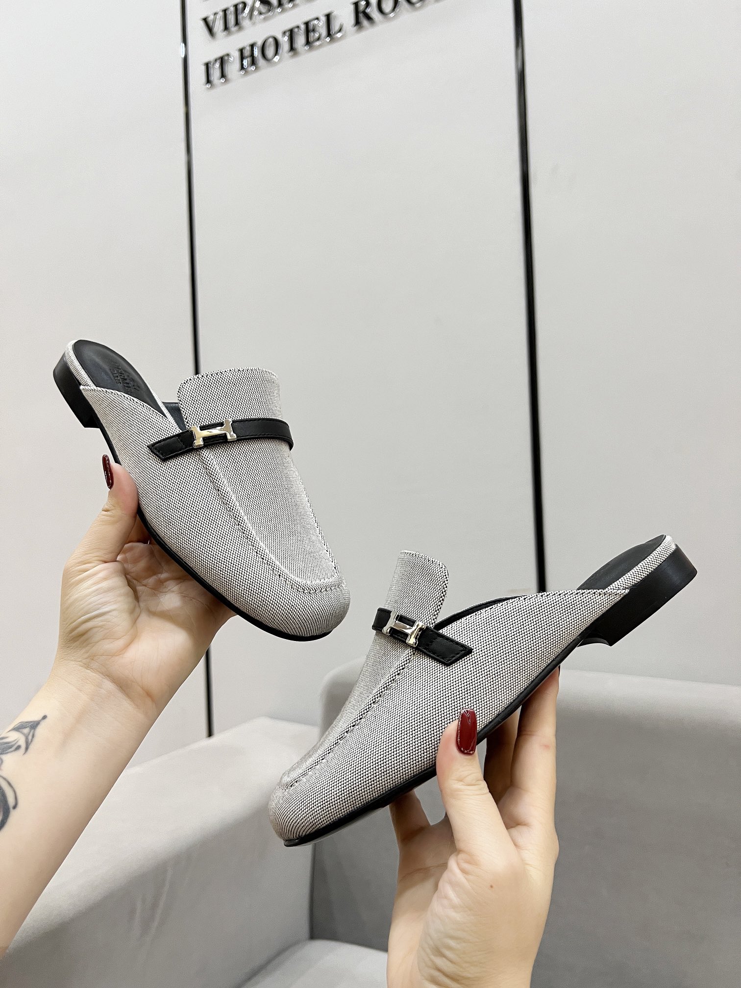 NO:173415,Hermes leather top version!  Original development, upper counter cloth, inner sheepskin lining, sheepskin foot pad, outsole, Italian leather outsole, size 34-42, note 34 41, 42 size customization, no return and exchange, packaging configuration, original packaging!  , semi-slide sandals, hermes, sandals, sheepskin, Leather soles19860909爱马仕真皮大底顶级版本！原版开发 鞋面专柜布 内里 羊皮里 羊皮垫脚垫 大底意大利真皮大底 码数34-42 注34 41 42码定做 不退换 包装配置原版包装！,半拖凉鞋,hermes,sandals,sheepskin,Leather soles,Women's Shoes