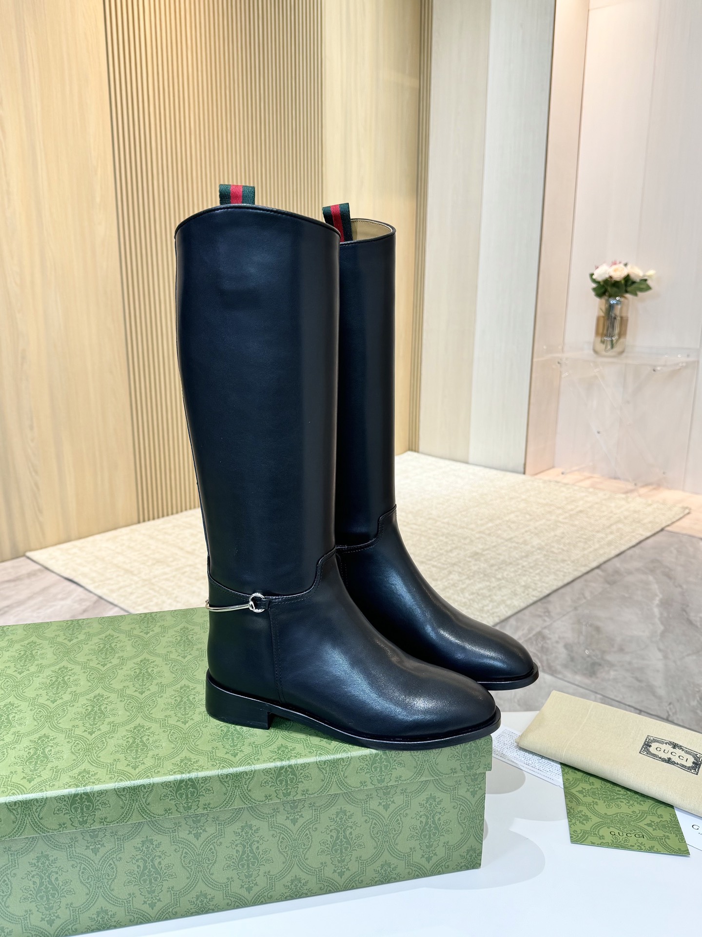 NO:464246,GUUCI top version!  Genuine leather sole Black cowhide. Black open edge beads. Ankra red open edge beads Spot original development Custom made in velvet leather surface Open edge beads Upper cowhide inner cowhide lining cowhide mats Outsole genuine leather sole Sole 2cm Sole height 34-42 Note 34 41 42 Custom made in velvet No return and exchange Packaging configuration Original packaging!  Can be made without labels, boots, boots, cowhide, Leather soles19860909GUUCI顶级版本！真皮大底 黑色牛皮.黑色开边珠.安克拉红开边珠 现货 原版开发 绒里定做 牛皮面 开边珠 鞋面牛皮  内里牛皮里 牛皮垫 大底真皮大底 底高2cm 码数34-42 注34 41 42 码定做 不退换 包装配置原版包装！可做无标,靴子,boots,cowhide,Leather soles,Women's Shoes