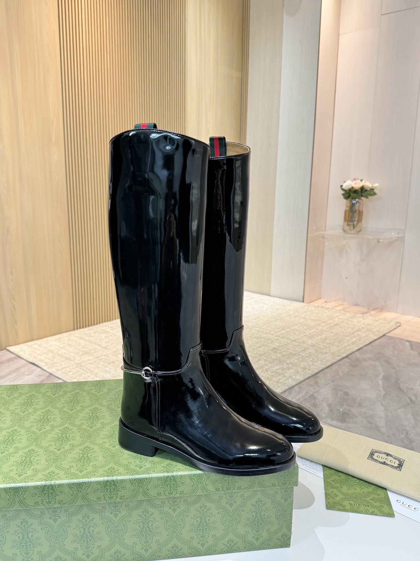 NO:464254,GUUCI top version!  Genuine leather sole black cowhide. Black open edge beads. Encore red open edge beads spot. Original development Custom made in velvet. Cowhide surface. Open edge beads. Upper cowhide inner cowhide. Cowhide pad. Outsole genuine leather sole. Sole height 2cm. Size 34-42. Note 34 41. 42. Custom made in velvet. No return or exchange. Packaging configuration. Original packaging!  Can be made without labels, boots, boots, cowhide, Leather soles19860909GUUCI顶级版本！真皮大底黑色牛皮.黑色开边珠.安可拉红开边珠现货  原版开发 绒里定做 牛皮面 开边珠 鞋面牛皮  内里牛皮里 牛皮垫 大底真皮大底 底高2cm 码数34-42 注34 41 42 码定做 不退换 包装配置原版包装！可做无标,靴子,boots,cowhide,Leather soles,Women's Shoes