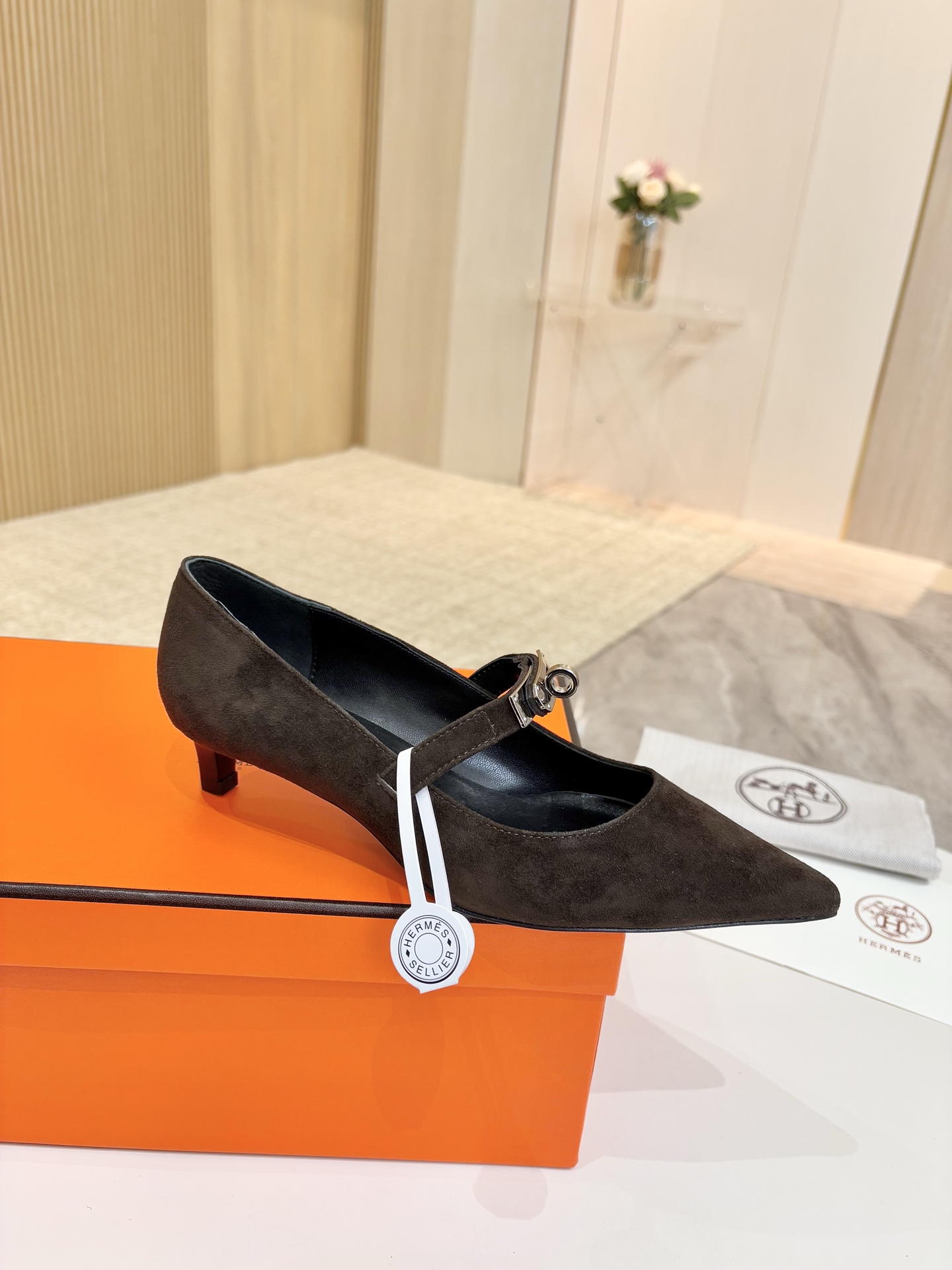 NO:238945,Hermes, leather top version!  Original development, upper sheep skin, inner foot pad, mixed-bred sheep skin, heel height 4cm, outsole, Italian leather outsole, size 34-43 notes 34 41 42 43 custom-made, no return and exchange, packaging configuration original packaging!  , single shoes, hermes, hermes, sheepskin, sheep, Leather soles19860909爱马仕Hermes,真皮大底 顶级版本！原版开发 鞋面羊猄皮 内里垫脚 混种羊皮 跟高 4cm 大底意大利真皮大底  码数34-43注 34 41 42 43 码定做 不退换 包装配置原版包装！,单鞋,hermes,hermes,sheepskin,sheep,Leather soles,Women's Shoes