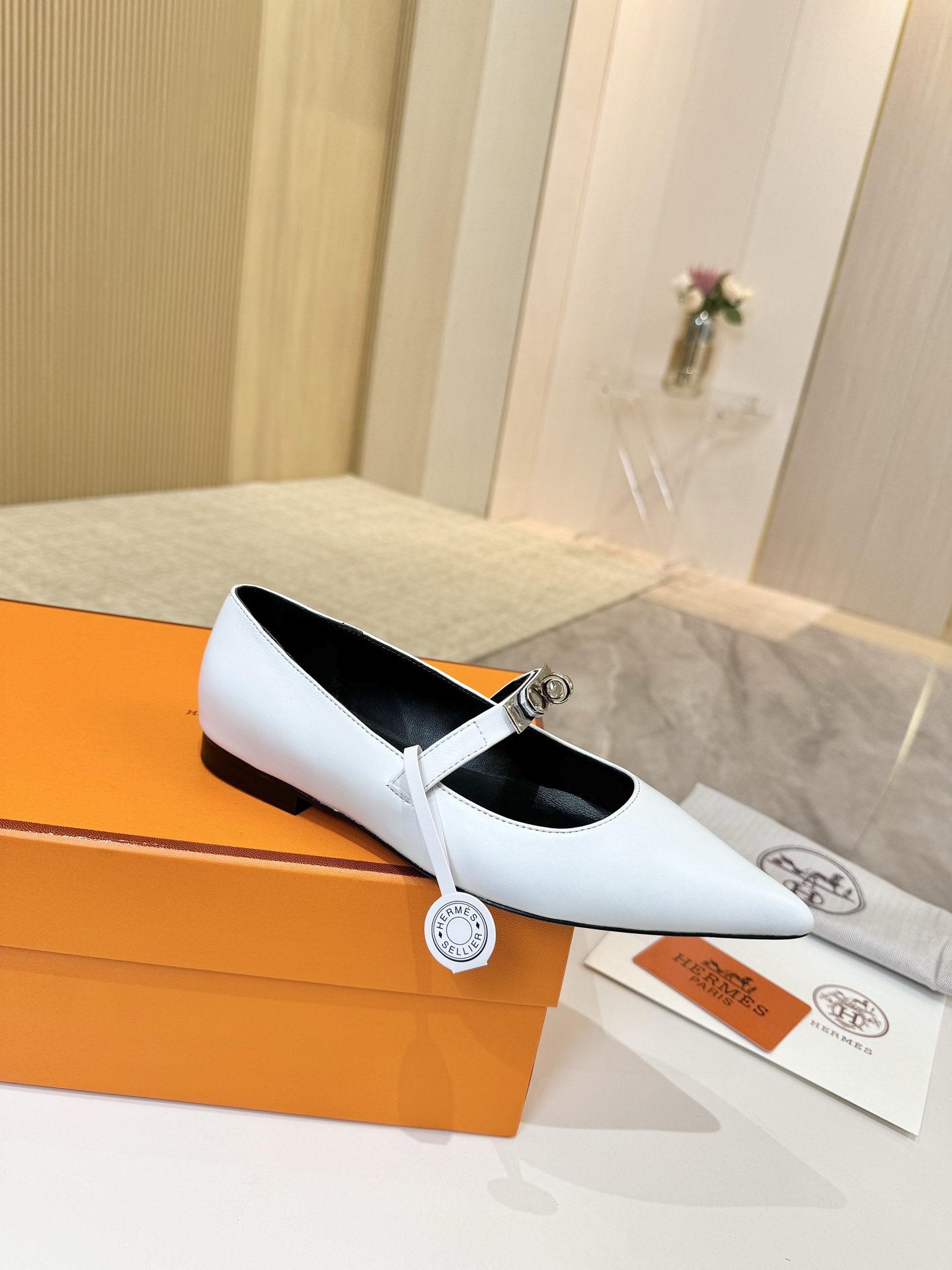 NO:258722,Hermes, leather top version!  Original development: Upper soft sheepskin, sheepskin, inner footbed, mixed-bred sheepskin, outsole, Italian leather outsole, size 34-43 notes 34 41 42 43 custom-made, no return and exchange, packaging configuration original packaging!  , single shoes, hermes, hermes, sheepskin, sheep, Leather soles19860909爱马仕Hermes,真皮大底 顶级版本！原版开发 鞋面植柔羊皮 羊猄皮 内里垫脚 混种羊皮 大底意大利真皮大底  码数34-43注 34 41 42 43 码定做 不退换 包装配置原版包装！,单鞋,hermes,hermes,sheepskin,sheep,Leather soles,Women's Shoes