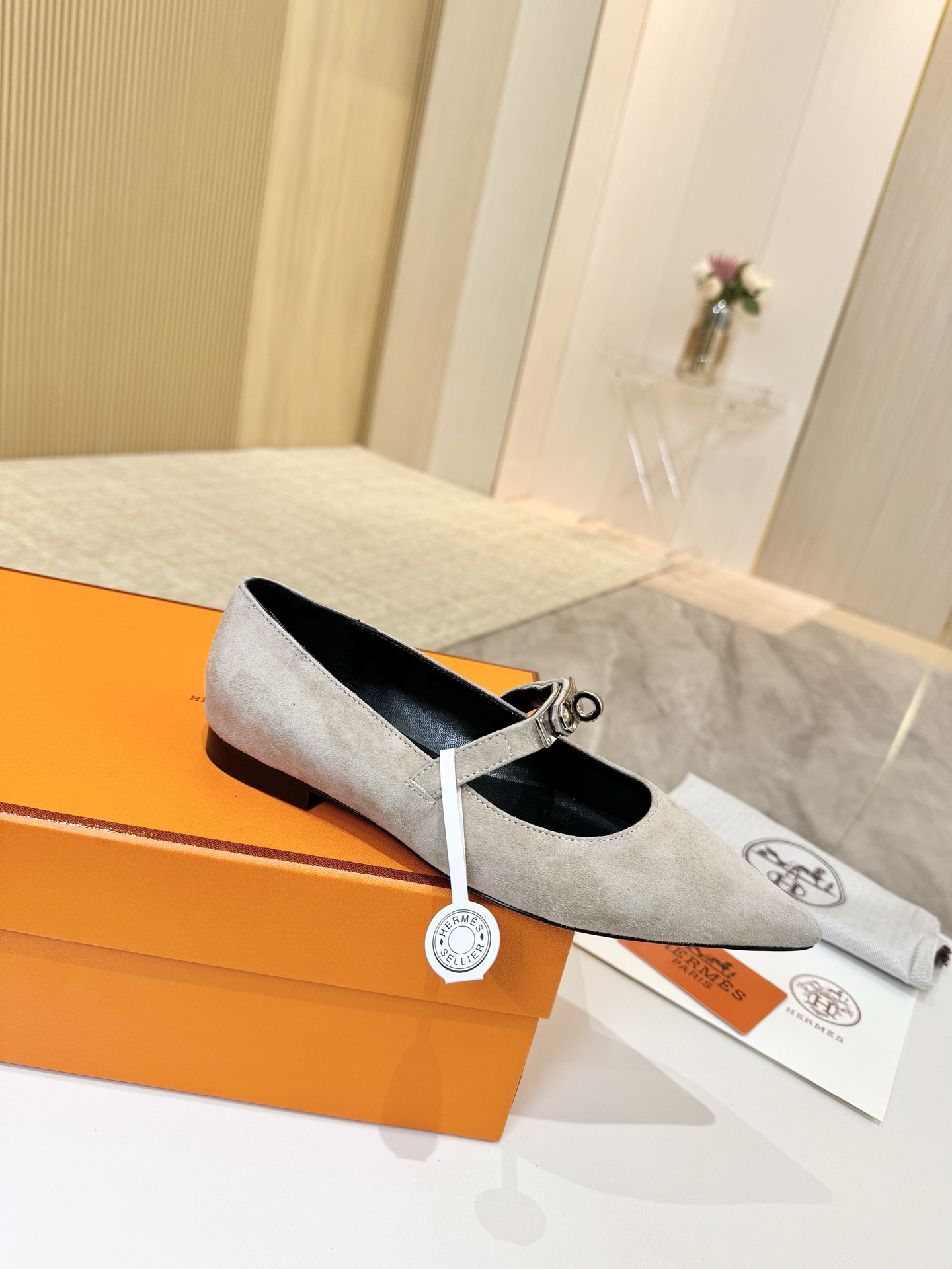 NO:258715,Hermes, leather top version!  Original development, upper sheep skin, inner foot pad, mixed breed sheep skin, outsole, Italian leather outsole, size 34-43 notes 34 41 42 43 custom-made, no return and exchange, packaging configuration original packaging!  Leather bottom top version!  Original development: Upper soft sheepskin, sheepskin, inner footbed, mixed-bred sheepskin, outsole, Italian leather outsole, size 34-43 notes 34 41 42 43 custom-made, no return and exchange, packaging configuration original packaging!  , single shoes, hermes, hermes, sheepskin, sheep, Leather soles19860909爱马仕Hermes,真皮大底 顶级版本！原版开发 鞋面羊猄皮 内里垫脚 混种羊皮 大底意大利真皮大底  码数34-43注 34 41 42 43 码定做 不退换 包装配置原版包装！真皮大底 顶级版本！原版开发 鞋面植柔羊皮 羊猄皮 内里垫脚 混种羊皮 大底意大利真皮大底  码数34-43注 34 41 42 43 码定做 不退换 包装配置原版包装！,单鞋,hermes,hermes,sheepskin,sheep,Leather soles,Women's Shoes
