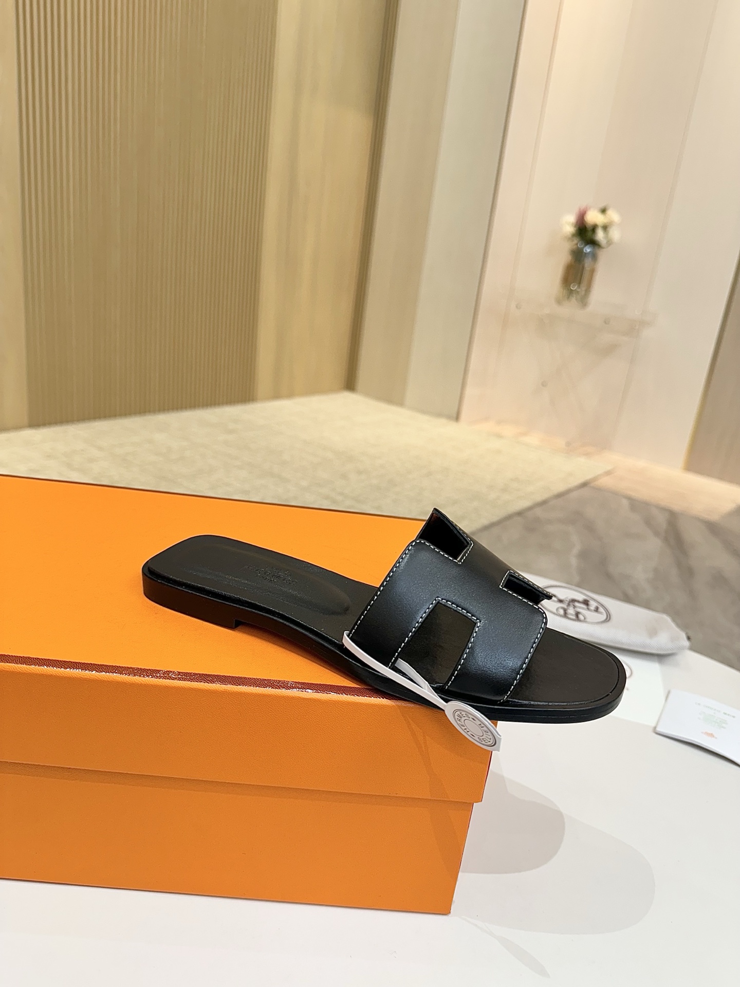 NO:781139,Hermes, genuine leather outsole, top version!  Original development, upper cowhide, inner foot pads, sheepskin outsole, Italian genuine leather outsole, code number 34-43 note, 34, 41, 42, 43 code customization, non-returnable, packaging configuration original packaging!  ,slippers,hermes,hermes,slippers,cowhide,sheepskin,Leather soles19860909爱马仕Hermes,真皮大底 顶级版本！原版开发 鞋面牛皮 内里垫脚 羊皮 大底意大利真皮大底  码数34-43注 34 41 42 43 码定做 不退换 包装配置原版包装！,拖鞋,hermes,hermes,slippers,cowhide,sheepskin,Leather soles,Women's Shoes