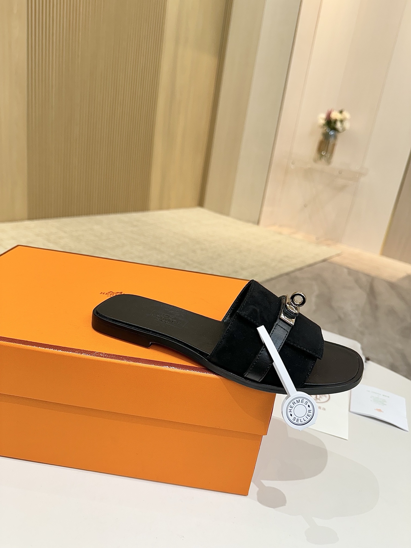 NO:260440,Hermes, leather top version!  Original development, upper sheep slim leather, inner foot pad, sheepskin, outsole, Italian leather, outsole, size 34-43 notes 34 41 42 43 custom-made, no return and exchange, packaging configuration, original packaging!  :,slippers,hermes,hermes,slippers,cowhide,sheepskin,sheep,Leather soles19860909爱马仕Hermes,真皮大底 顶级版本！原版开发 鞋面羊猄牛皮 内里垫脚 羊皮 大底意大利真皮大底  码数34-43注 34 41 42 43 码定做 不退换 包装配置原版包装！ :,拖鞋,hermes,hermes,slippers,cowhide,sheepskin,sheep,Leather soles,Women's Shoes