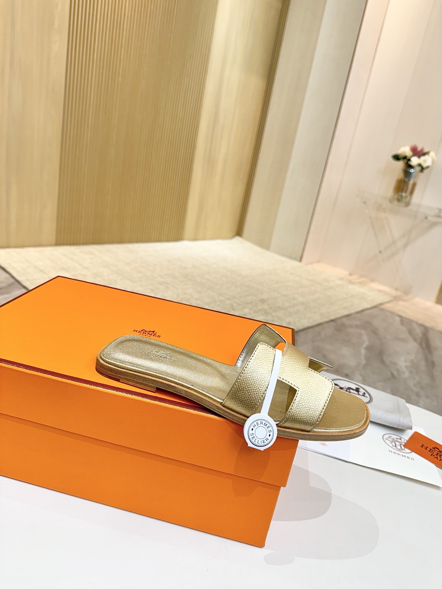 NO:245545,Hermes, leather top version!  Original development, cowhide upper, inner foot pad, sheepskin, outsole, Italian leather, outsole, size 34-43, note 34 41 42 43, custom-made, no return and exchange, packaging configuration, original packaging!  ,slippers,hermes,hermes,slippers,cowhide,sheepskin,Leather soles19860909爱马仕Hermes,真皮大底 顶级版本！原版开发 鞋面牛皮 内里垫脚 羊皮 大底意大利真皮大底  码数34-43注 34 41 42 43 码定做 不退换 包装配置原版包装！,拖鞋,hermes,hermes,slippers,cowhide,sheepskin,Leather soles,Women's Shoes