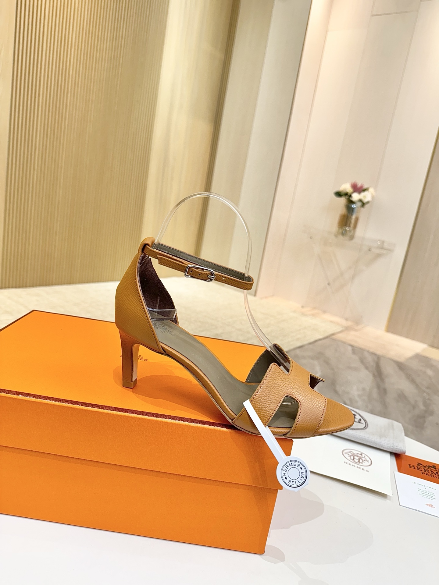 NO:247400,Hermes, leather top version!  Original development: upper palm-print cowhide, inner foot pad, sheepskin, heel height 6.5cm, Italian leather outsole, size 34-43 notes 34 41 42 43 custom-made, no return and exchange, packaging configuration original packaging!  , high heels sandals, hermes, hermes, sandals, high heels, cowhide, sheepskin, Leather soles19860909爱马仕Hermes,真皮大底 顶级版本！原版开发 鞋面掌纹牛皮 内里垫脚 羊皮 跟高6.5cm 大底意大利真皮大底  码数34-43注 34 41 42 43 码定做 不退换 包装配置原版包装！,高跟鞋凉鞋,hermes,hermes,sandals,high heels,cowhide,sheepskin,Leather soles,Women's Shoes