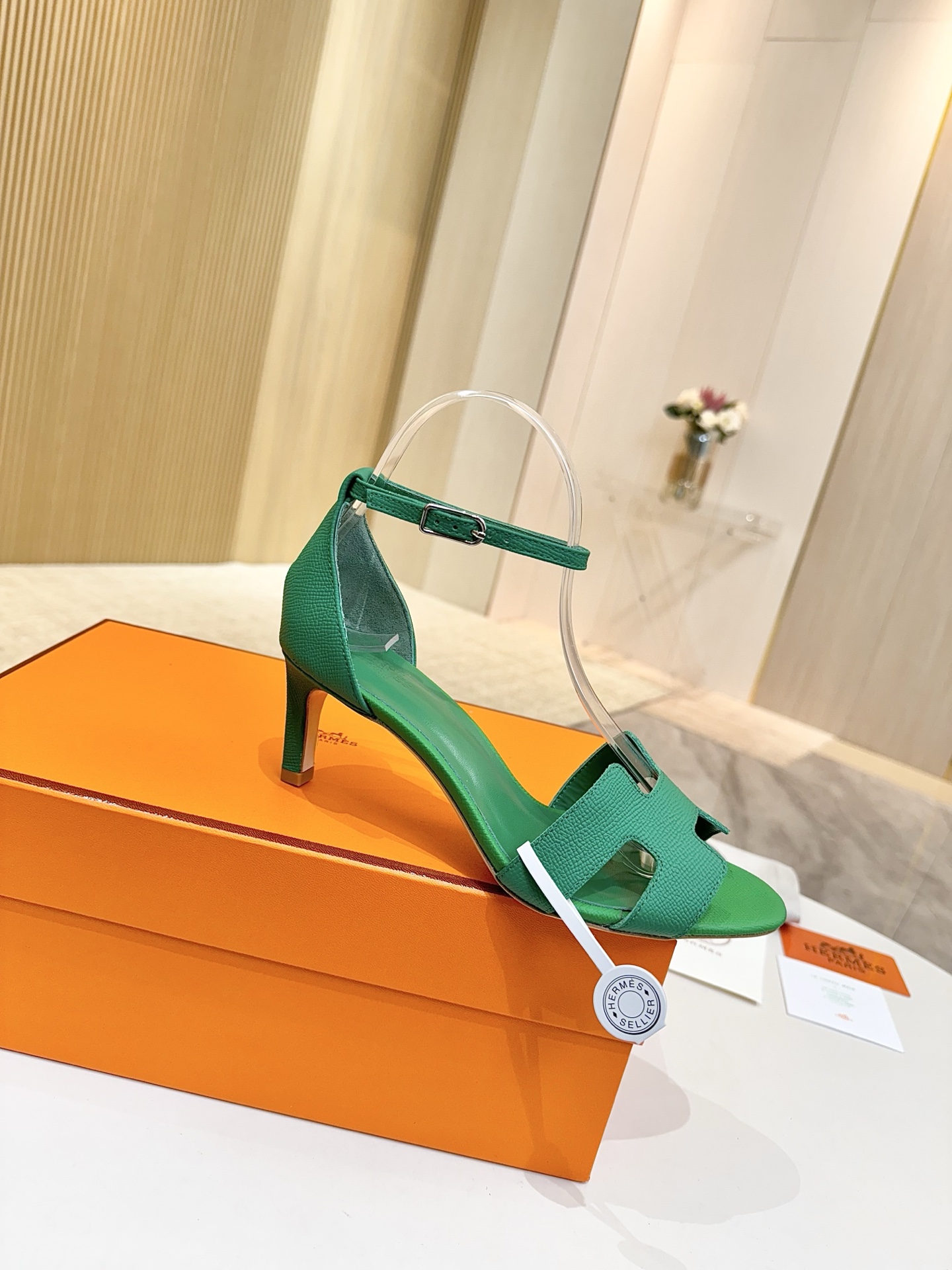 NO:247402,Hermes, leather top version!  Original development: upper palm-print cowhide, inner foot pad, sheepskin, heel height 6.5cm, Italian leather outsole, size 34-43 notes 34 41 42 43 custom-made, no return and exchange, packaging configuration original packaging!  , high heels sandals, hermes, hermes, sandals, high heels, cowhide, sheepskin, Leather soles19860909爱马仕Hermes,真皮大底 顶级版本！原版开发 鞋面掌纹牛皮 内里垫脚 羊皮 跟高6.5cm 大底意大利真皮大底  码数34-43注 34 41 42 43 码定做 不退换 包装配置原版包装！,高跟鞋凉鞋,hermes,hermes,sandals,high heels,cowhide,sheepskin,Leather soles,Women's Shoes