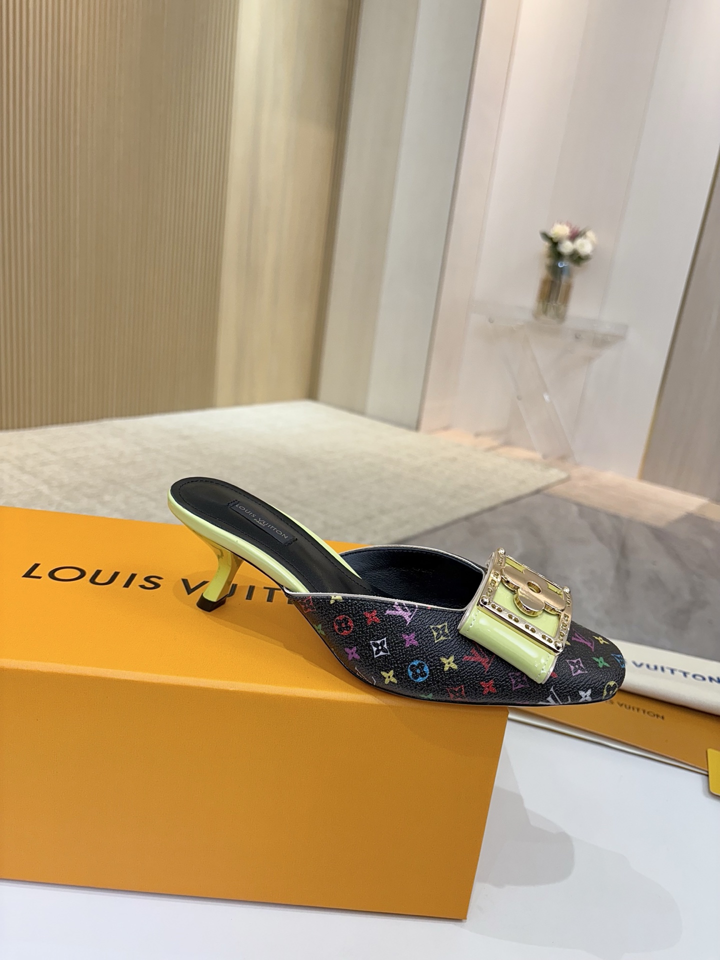 NO:390997,Top version, fabric, cowhide + special leather for counter, long-term goods, inner, sheepskin, footbed, sheepskin, heel height 6cm, outsole, genuine leather outsole, size 34-42 34 41 42 Custom made, high heels, slippers, cowhide, sheepskin, Leather soles19860909顶级版,面料 牛皮＋专柜专用皮料 长期做货 内里 羊皮 垫脚 羊皮 跟高 6cm 大底 真皮大底 码数34-42 34 41 42 订做,高跟鞋拖鞋,high heels,slippers,cowhide,sheepskin,Leather soles,Women's Shoes