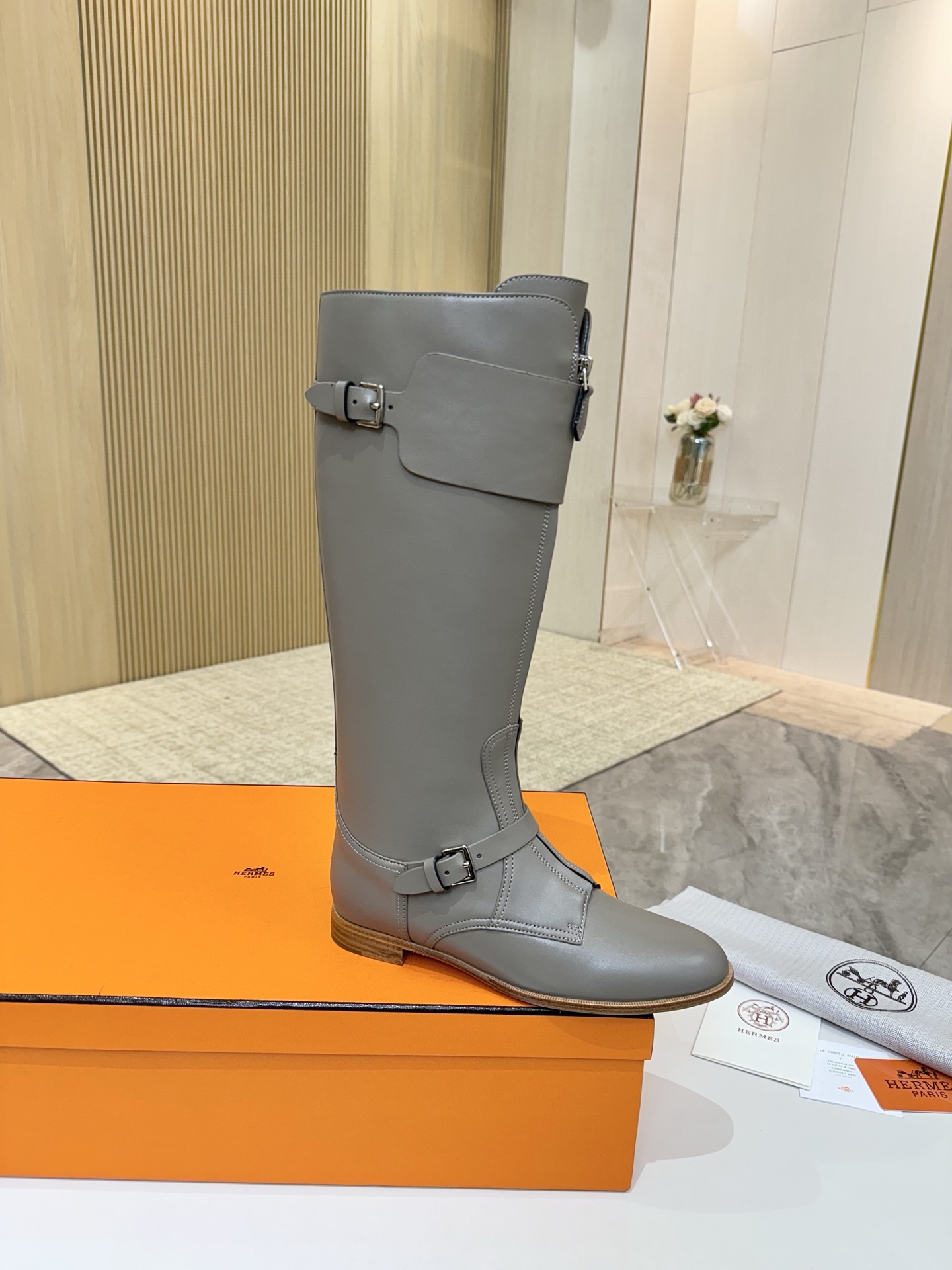 NO:466706,Hermes leather top version!  Original development, calfskin upper, cowhide inner, cowhide pad, outsole, Italian leather outsole, size 34-42, note 34 41, custom-made, non-return and exchange, packaging configuration, original packaging!  Light colors will have some color difference between the actual objects due to lighting reasons. Don't mind taking them, boots, hermes, boots, cowhide, Leather soles19860909爱马仕 真皮大底顶级版本！原版开发 鞋面小牛皮  内里牛皮里 牛皮垫 大底意大利真皮大底 码数34-42 注34 41 42码定做 不退换 包装配置原版包装！ 浅色由于灯光原因与实物会有些色差 介意勿拿,靴子,hermes,boots,cowhide,Leather soles,Women's Shoes