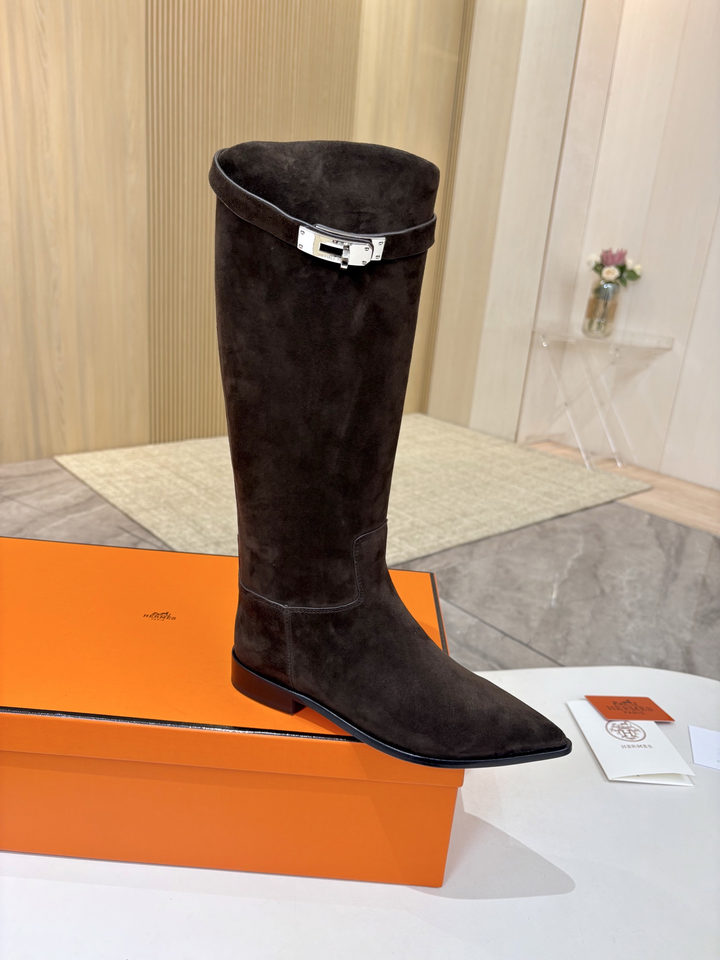 NO:957394,HERMES Hermès genuine leather outsole top version!  Original development, sheepskin upper, cowhide lining, cowhide pad, Italian genuine leather outsole, size 35-42, Note 41, size 42 customized, non-returnable, packaging configured with original packaging!  Pay attention to light-colored photography lighting + beauty. There will be a slight color difference between the picture and the actual product. Please do not take it if you mind, boots, hermes, hermes, boots, cowhide, sheep, Leather soles19860909HERMES爱马仕 真皮大底 顶级版本！原版开发 鞋面羊猄面 内里牛皮里 牛皮垫 大底意大利真皮大底 码数35-42 注41 42码定做 不退换 包装配置原版包装！ 注意浅色系拍照灯光＋美颜 图片与实物 会有点色差 介意勿拿,靴子,hermes,hermes,boots,cowhide,sheep,Leather soles,Women's Shoes