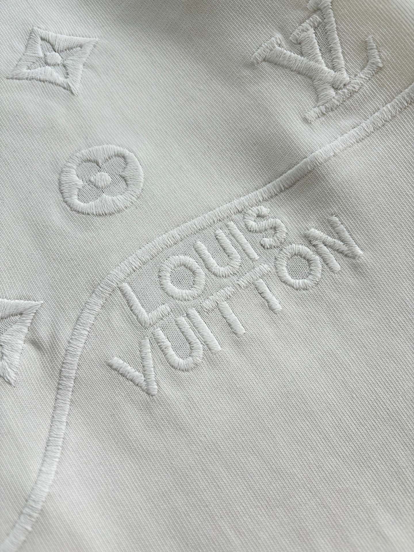  LOUIS VUITTON*
2꯭0꯭2꯭5春夏款上新 ❤️ 
原⌚️高版本 
驴家lv 面料采用27