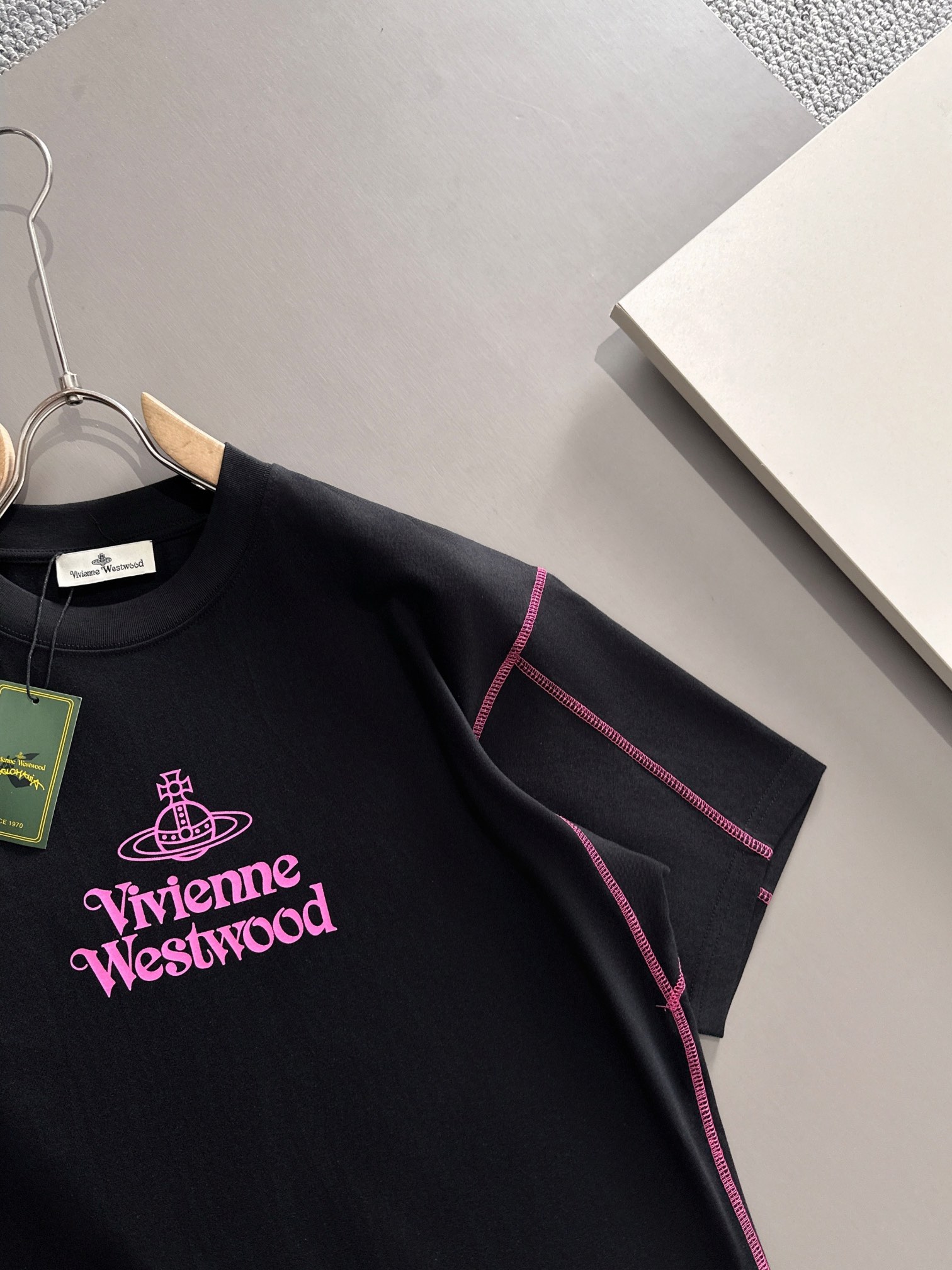  Vivienne Westwood*
2꯭0꯭2꯭5春夏款上新 ❤️ 
原⌚️高版本 
 面料采用27