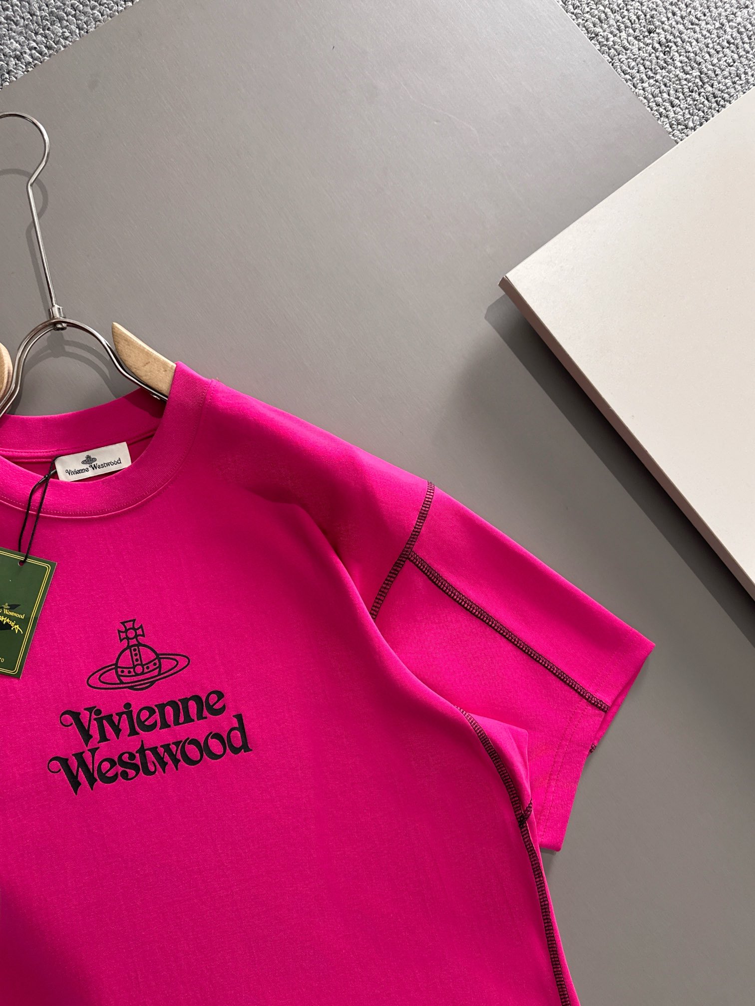  Vivienne Westwood*
2꯭0꯭2꯭5春夏款上新 ❤️ 
原⌚️高版本 
 面料采用27