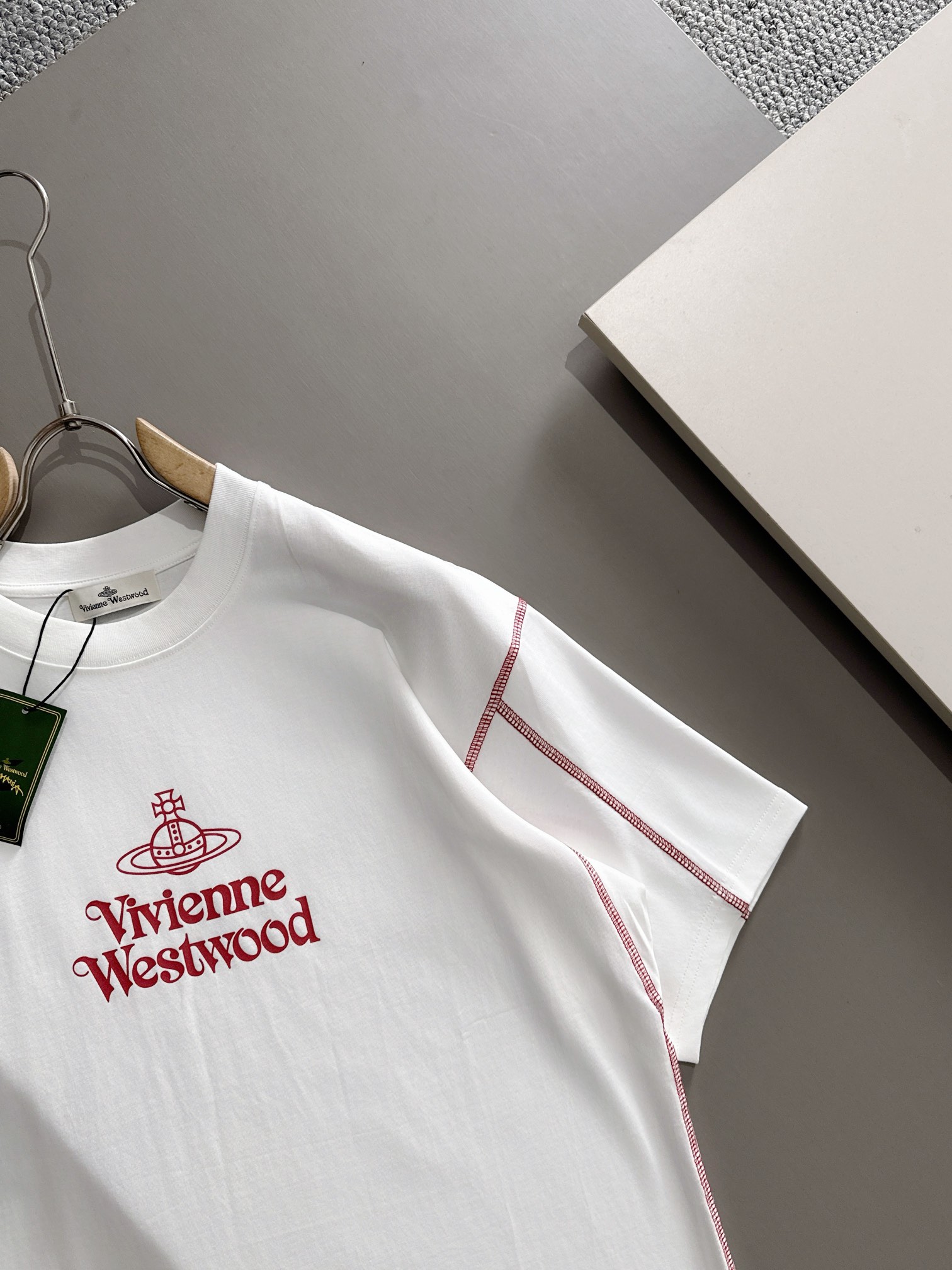  Vivienne Westwood*
2꯭0꯭2꯭5春夏款上新 ❤️ 
原⌚️高版本 
 面料采用27