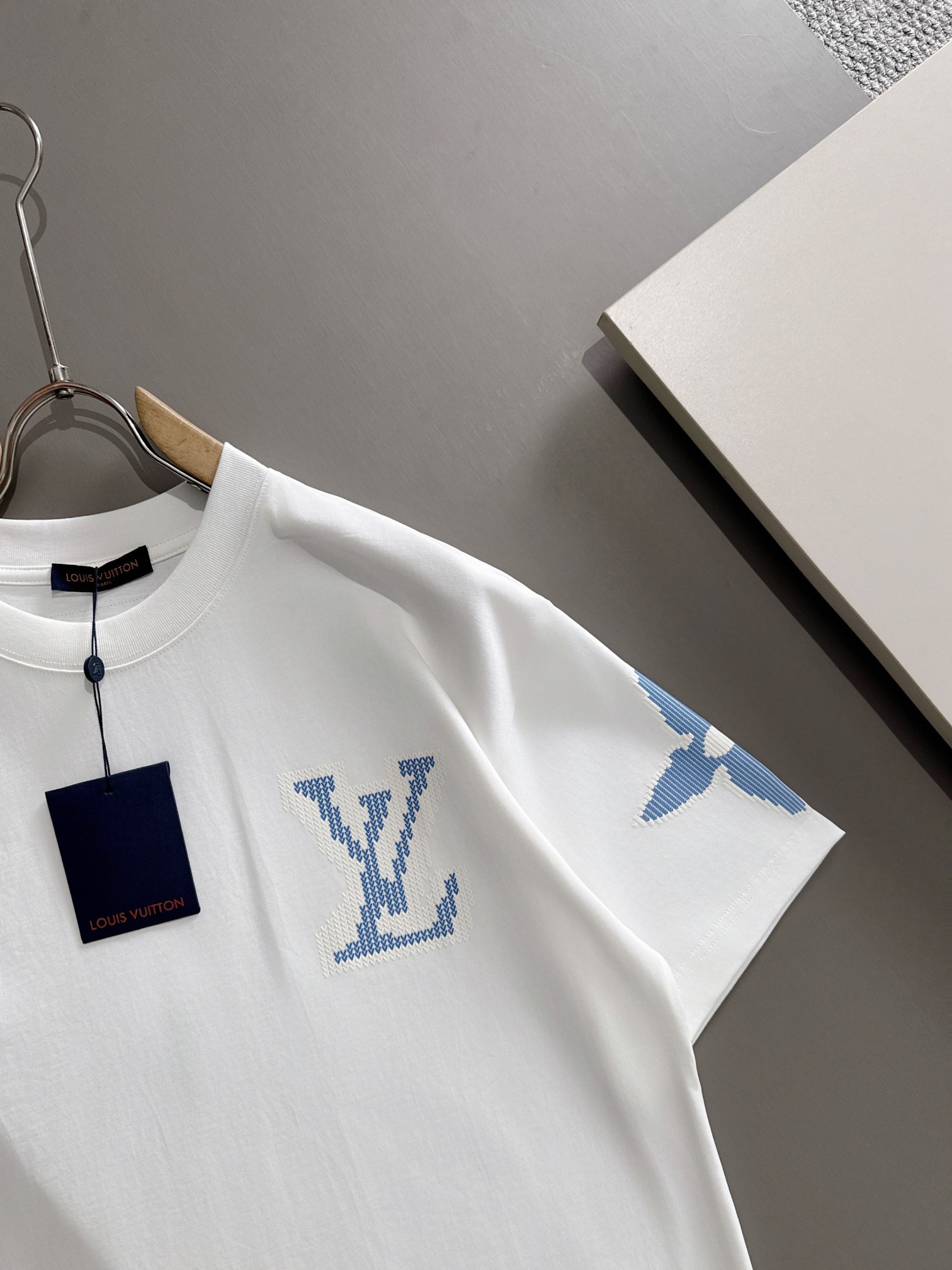  LOUIS VUITTON*
2꯭0꯭2꯭5春夏款上新 ❤️ 
原⌚️高版本 
驴家lv 面料采用27