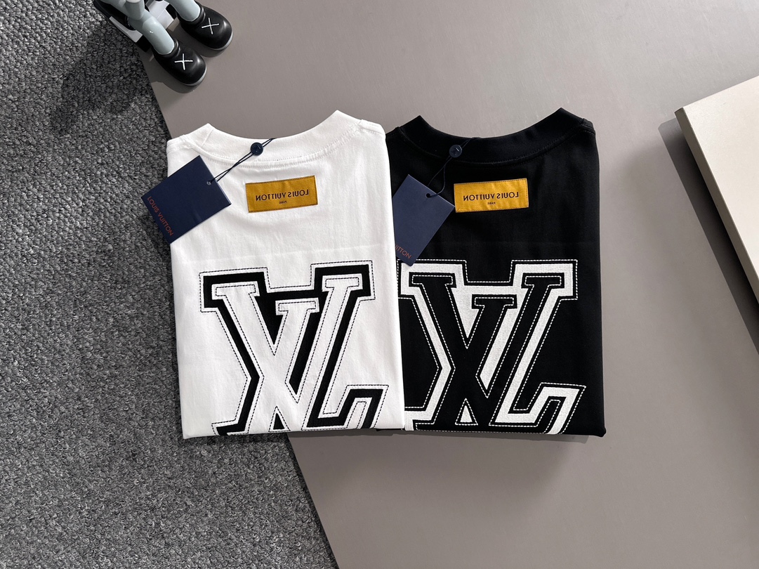  LOUIS VUITTON*
2꯭0꯭2꯭5春夏款上新 ❤️ 
原⌚️高版本 
驴家lv 面料采用27