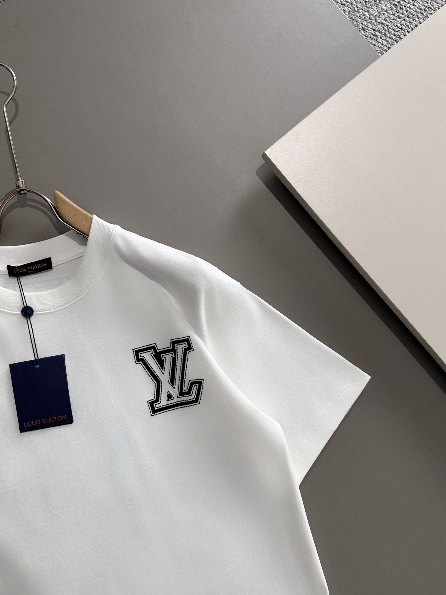  LOUIS VUITTON*
2꯭0꯭2꯭5春夏款上新 ❤️ 
原⌚️高版本 
驴家lv 面料采用27
