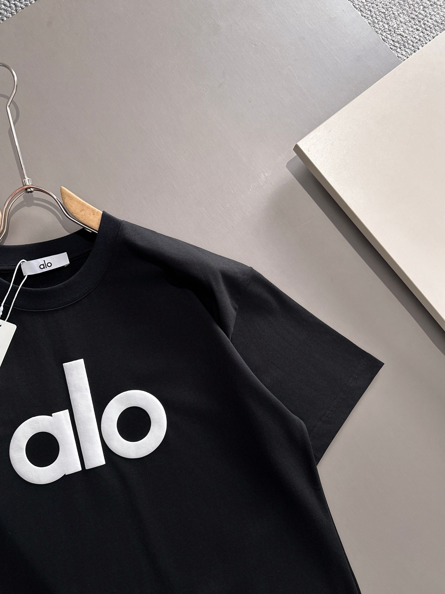 
 alo*
2꯭0꯭2꯭5春夏款上新 
原⌚️高版本 
alo 面料采用270克高密度纯棉 不变形 不