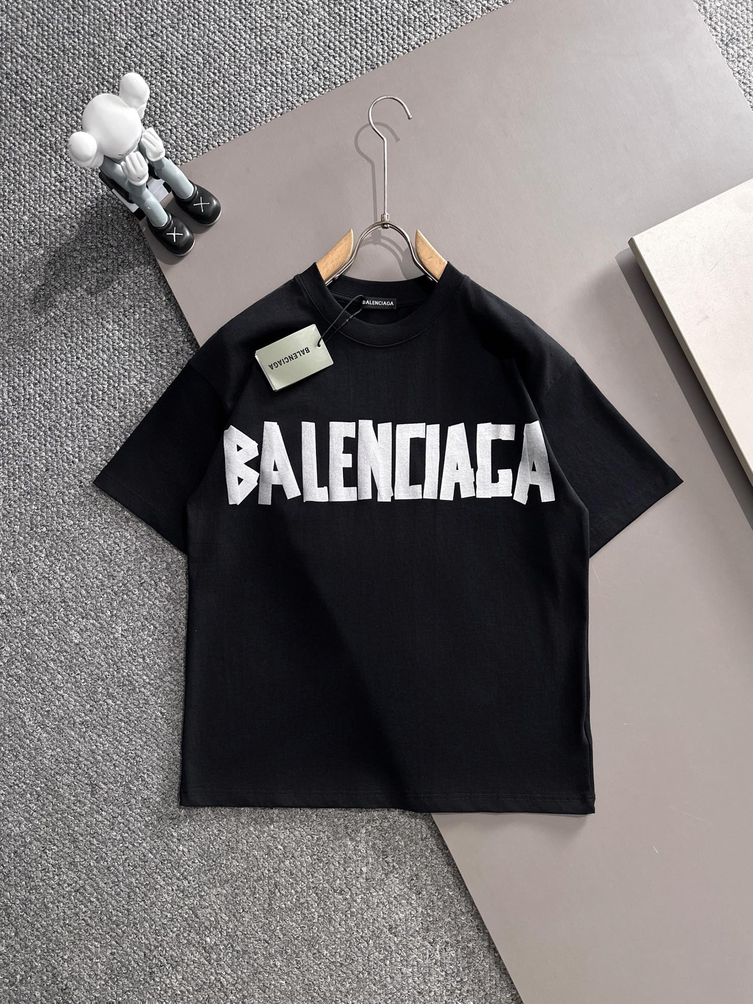 Balenciaga 25SS تي شيرت رجالي أسود مطبوع عليه شعار الماركة