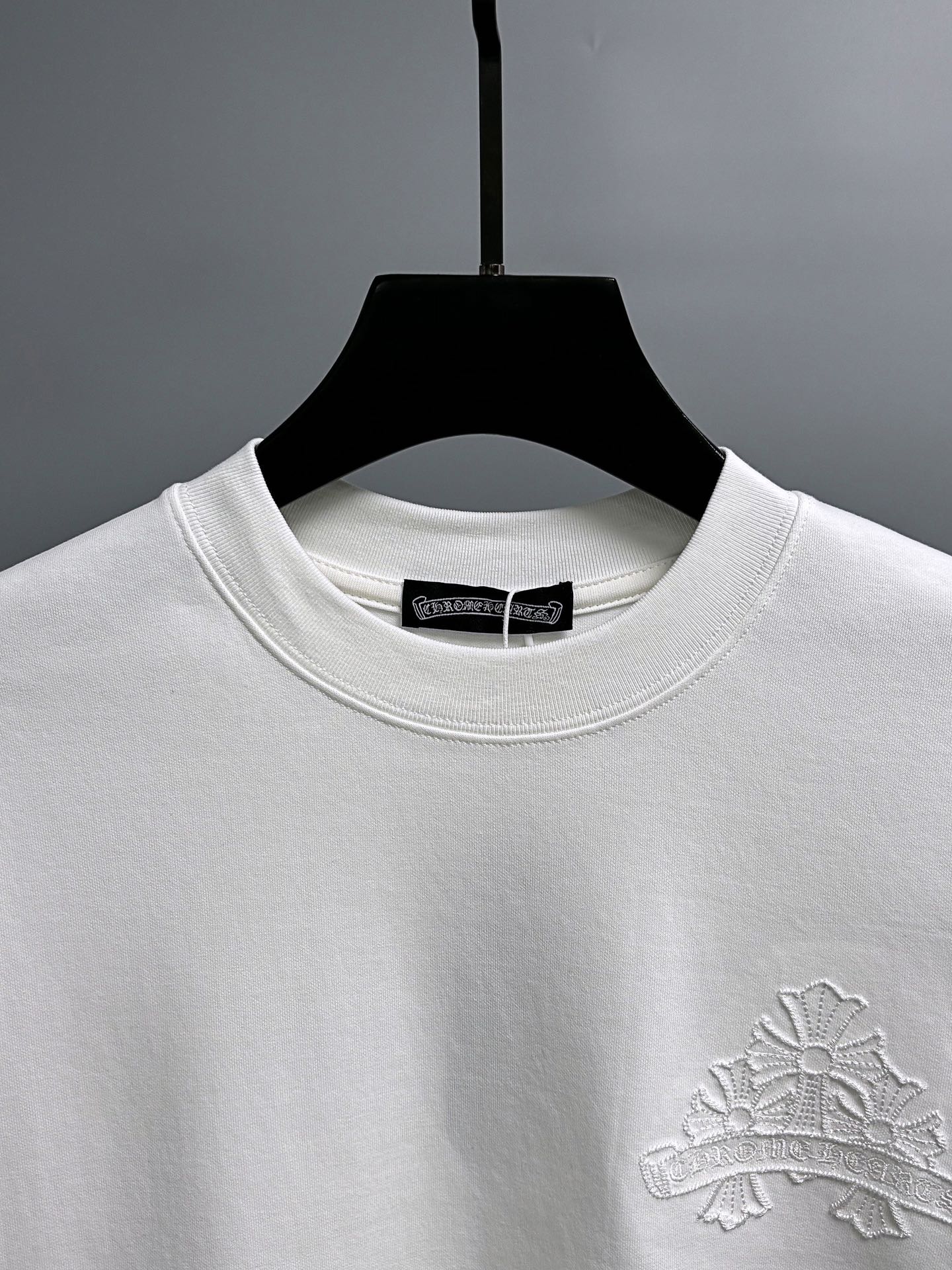 Chrome Hearts 2025 White Cotton Blend T-Shirt with Embroidered Logo 4 i1758549589 7051 1