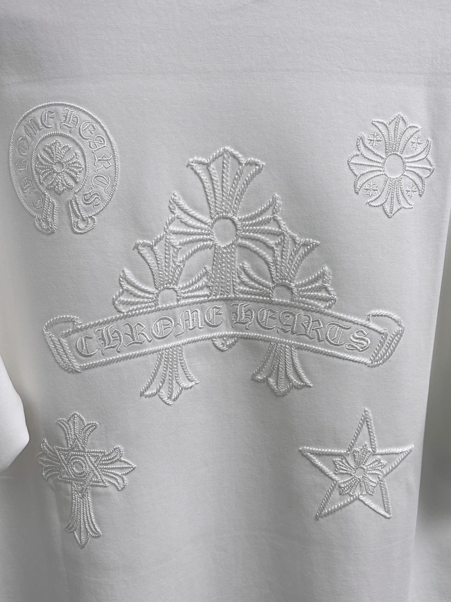 Chrome Hearts 2025 White Cotton Blend T-Shirt with Embroidered Logo 6 i1758549589 890 8