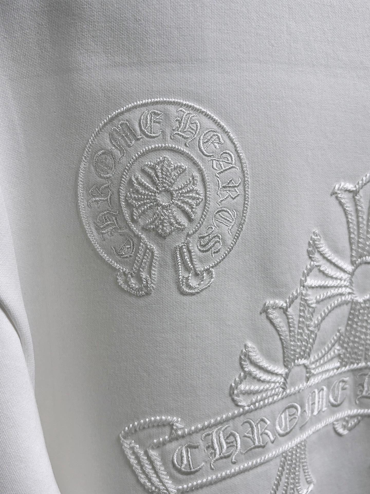 Chrome Hearts 2025 White Cotton Blend T-Shirt with Embroidered Logo 8 i1758549589 914 4